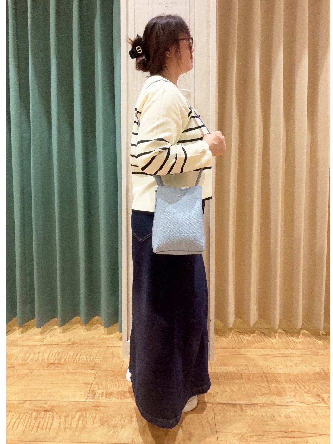 タガさんの「SHOO･LA･RUE｜【洗濯機可/S-LL】抜け感ある着こなしに 金ボタン付き スポンディッシュ クルーネックニット」を使ったコーディネート