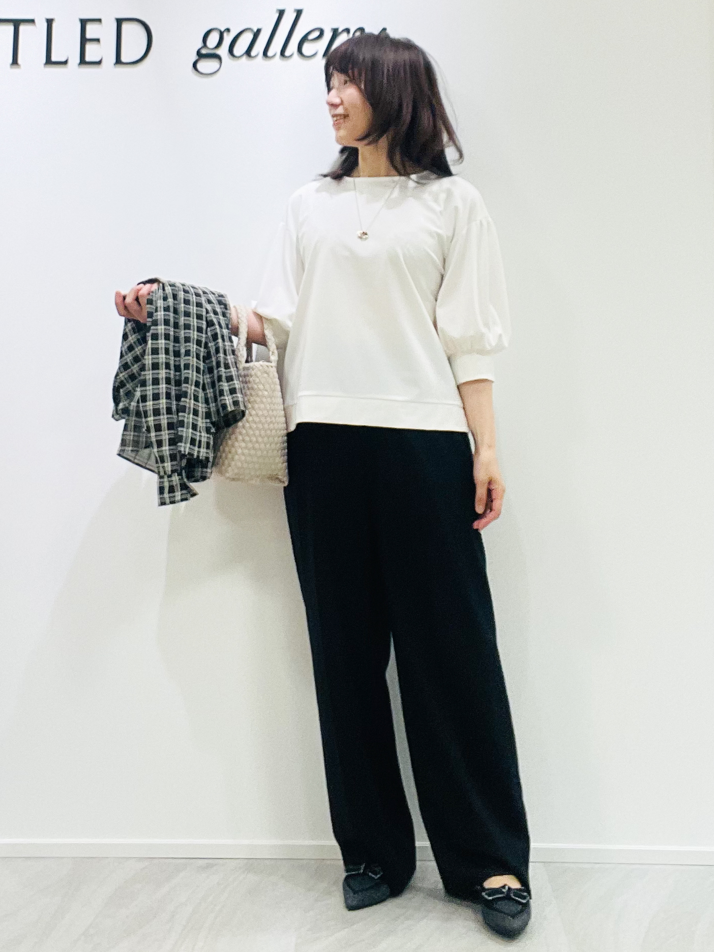 めいさんの「UNTITLED｜【楽にきれい見え/体型カバー】パフスリーブジャージトップス」を使ったコーディネート