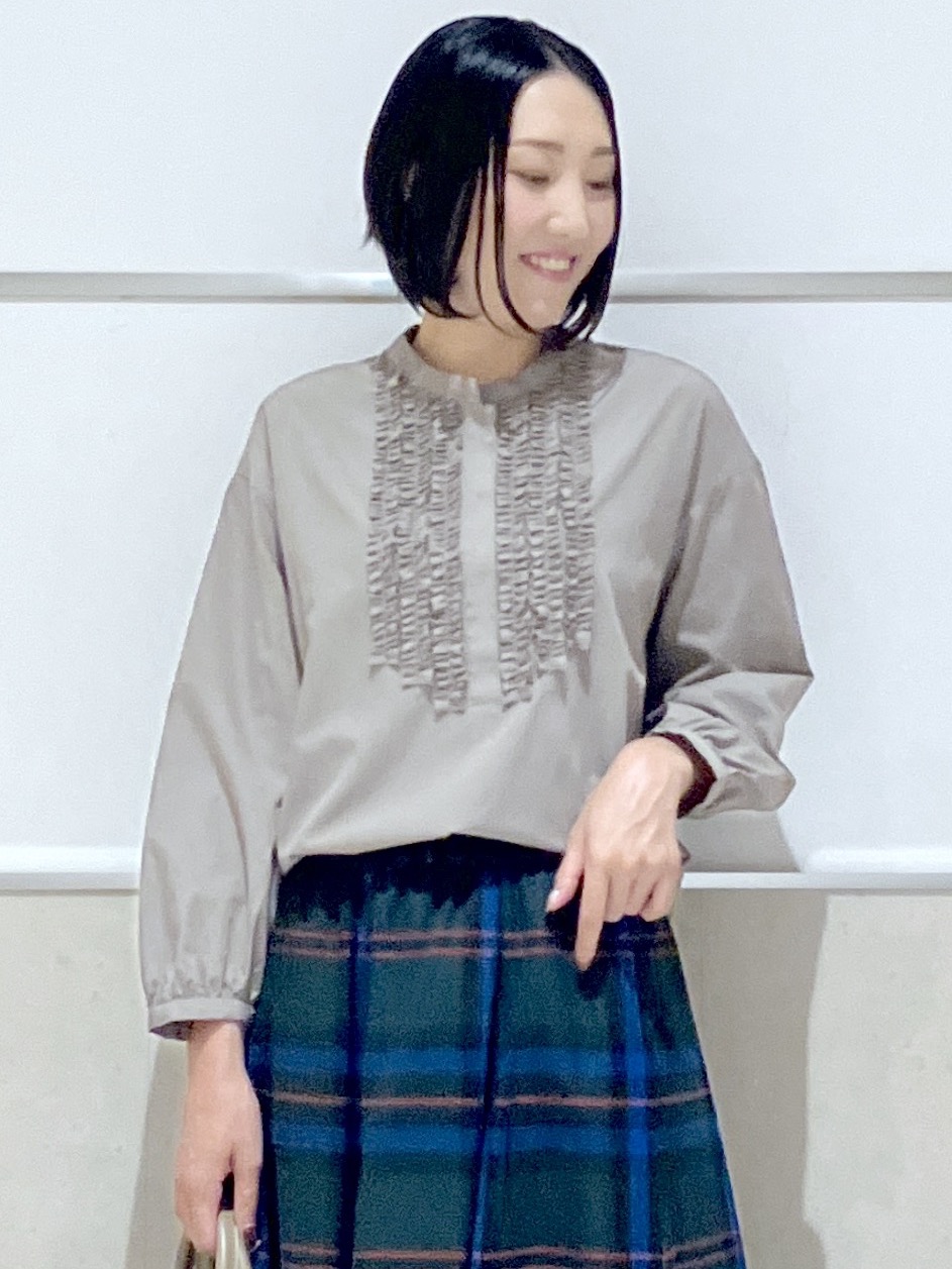 eriko さんの「Dessin｜【UVカット】フロントフリルブラウス」を使ったコーディネート