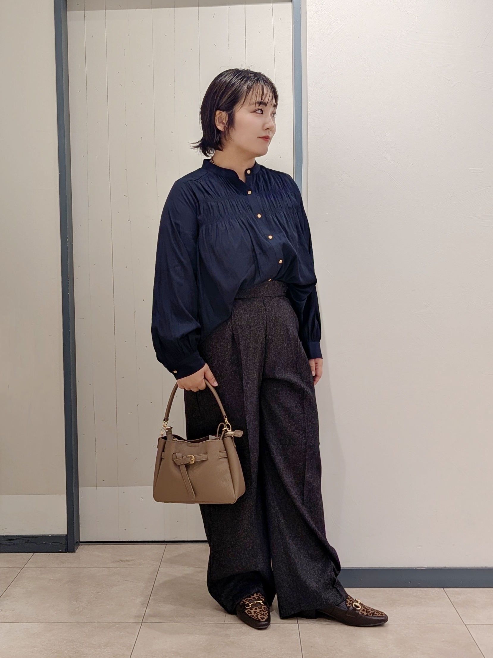yukikaさんの「grove｜ヴィンテージサテンシャーリングブラウス」を使ったコーディネート
