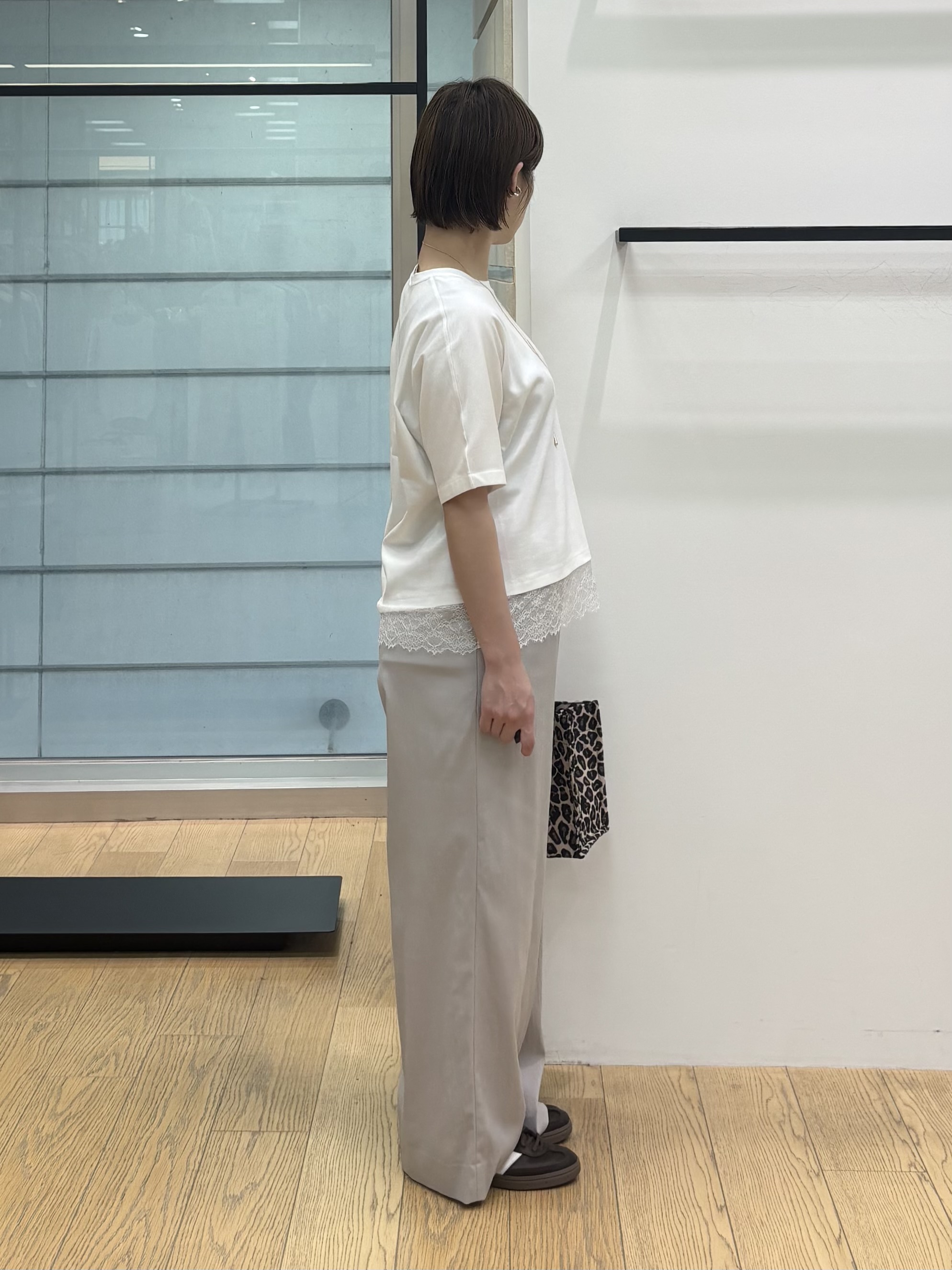 asamiさんの「INDIVI｜【汗ジミ防止／接触冷感】裾レースドルマンTシャツ」を使ったコーディネート