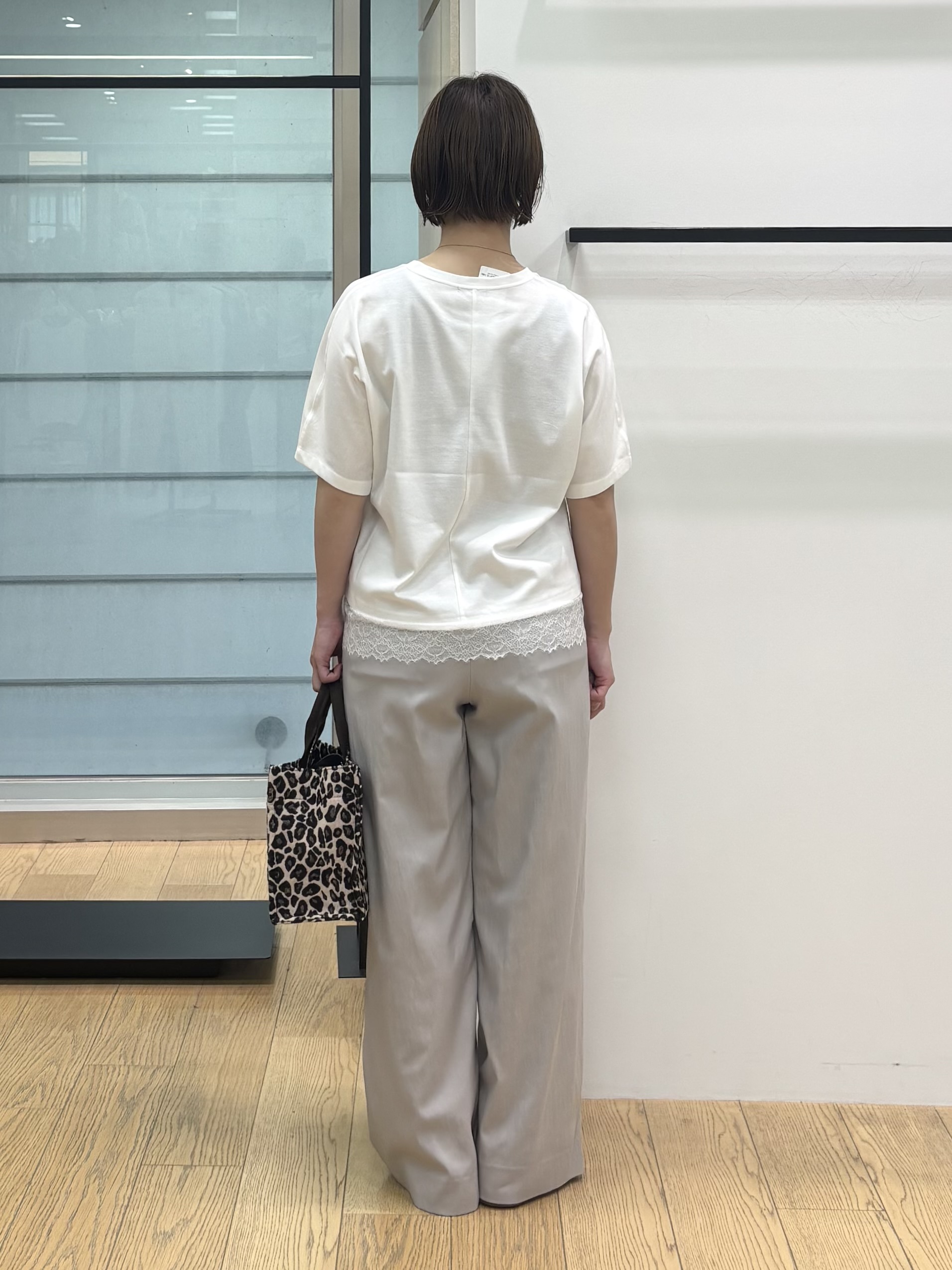 asamiさんの「INDIVI｜【汗ジミ防止／接触冷感】裾レースドルマンTシャツ」を使ったコーディネート