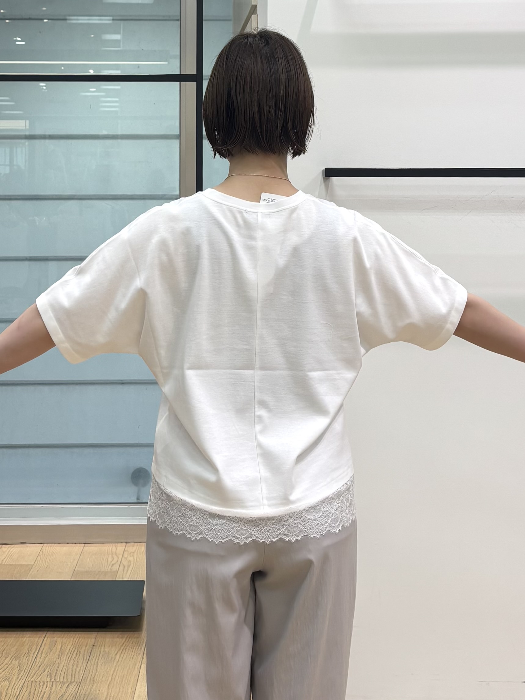 asamiさんの「INDIVI｜【汗ジミ防止／接触冷感】裾レースドルマンTシャツ」を使ったコーディネート