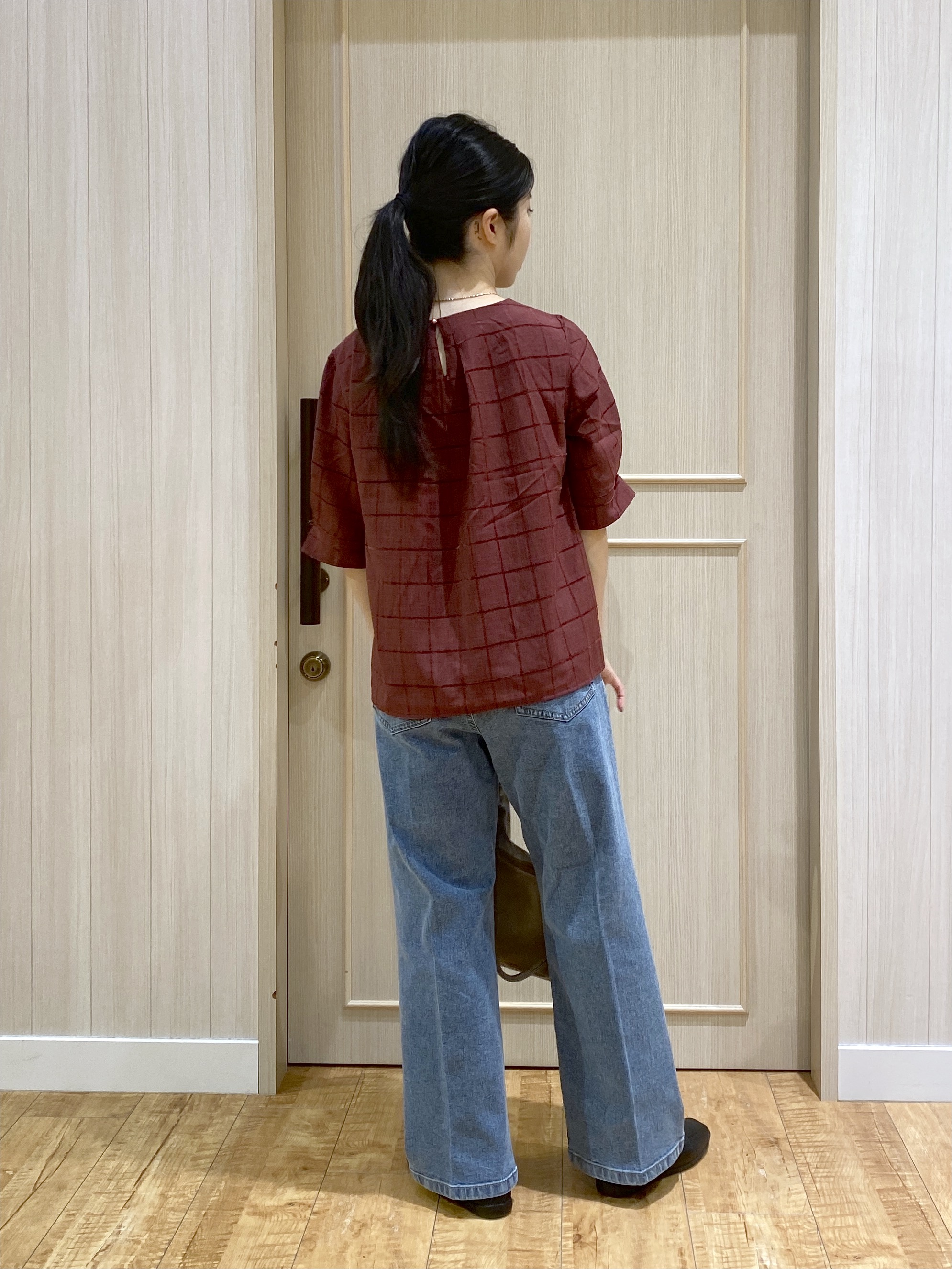 ERIさんの「SHOO･LA･RUE｜【セットアップ可/S-LL】1枚で秋気分 モールチェックタックスリーブ ブラウス」を使ったコーディネート