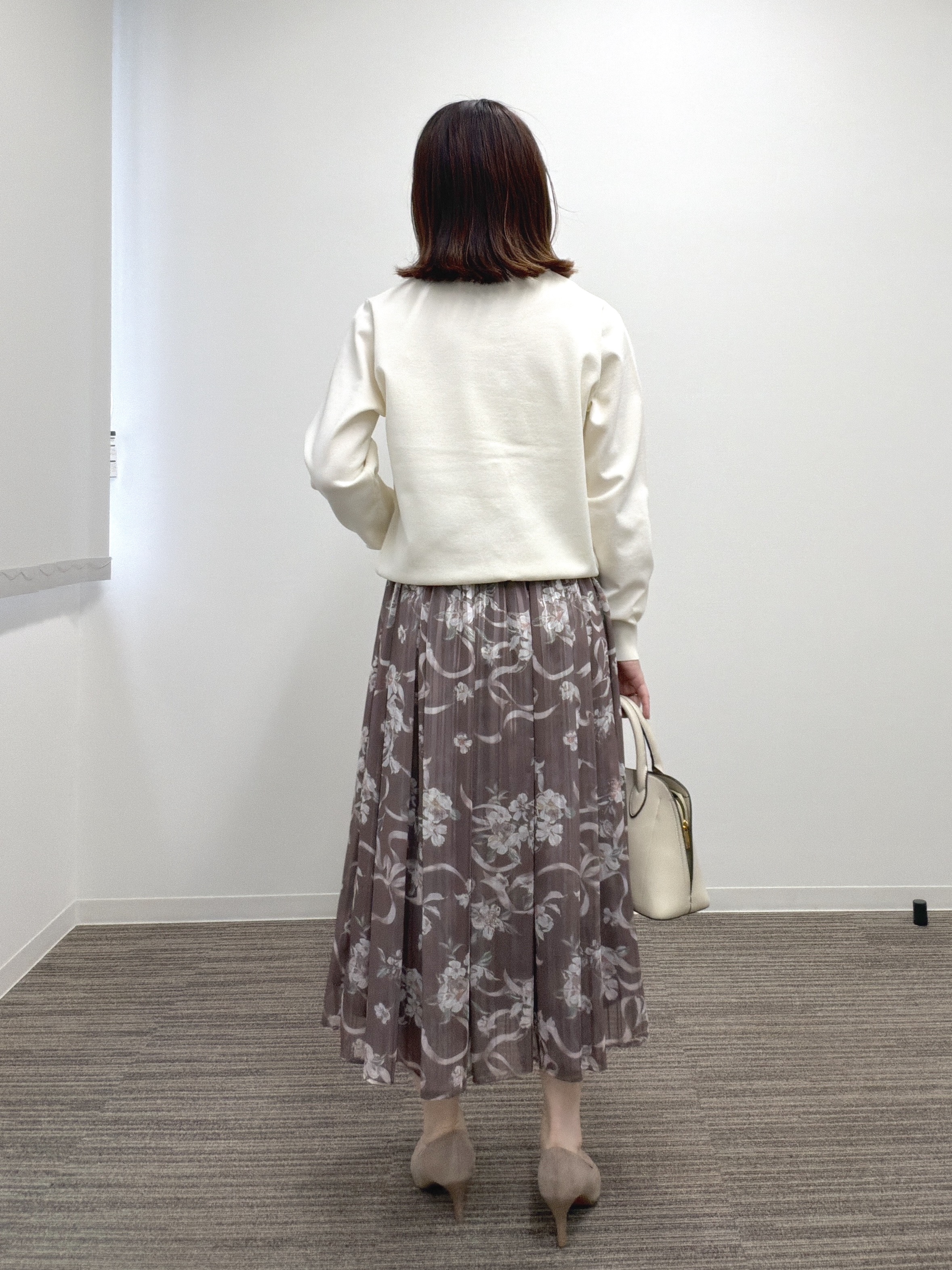 saoriさんの「タフニット 洗えるクルーカーディガン」を使ったコーディネート