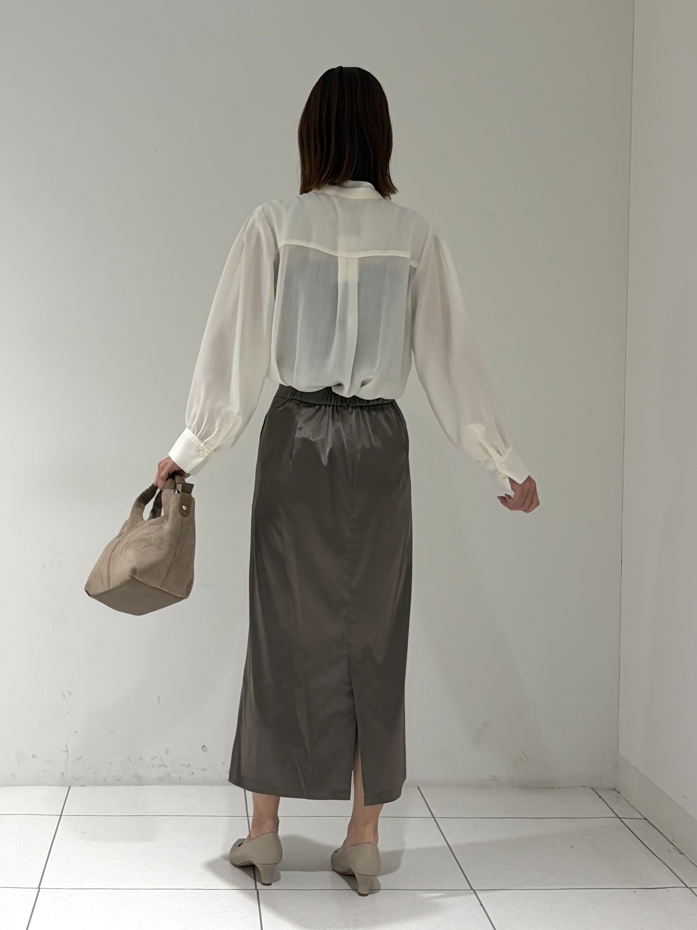 shioriさんの「INDIVI｜【軽量／程よいシアー】ナロータイブラウス」を使ったコーディネート