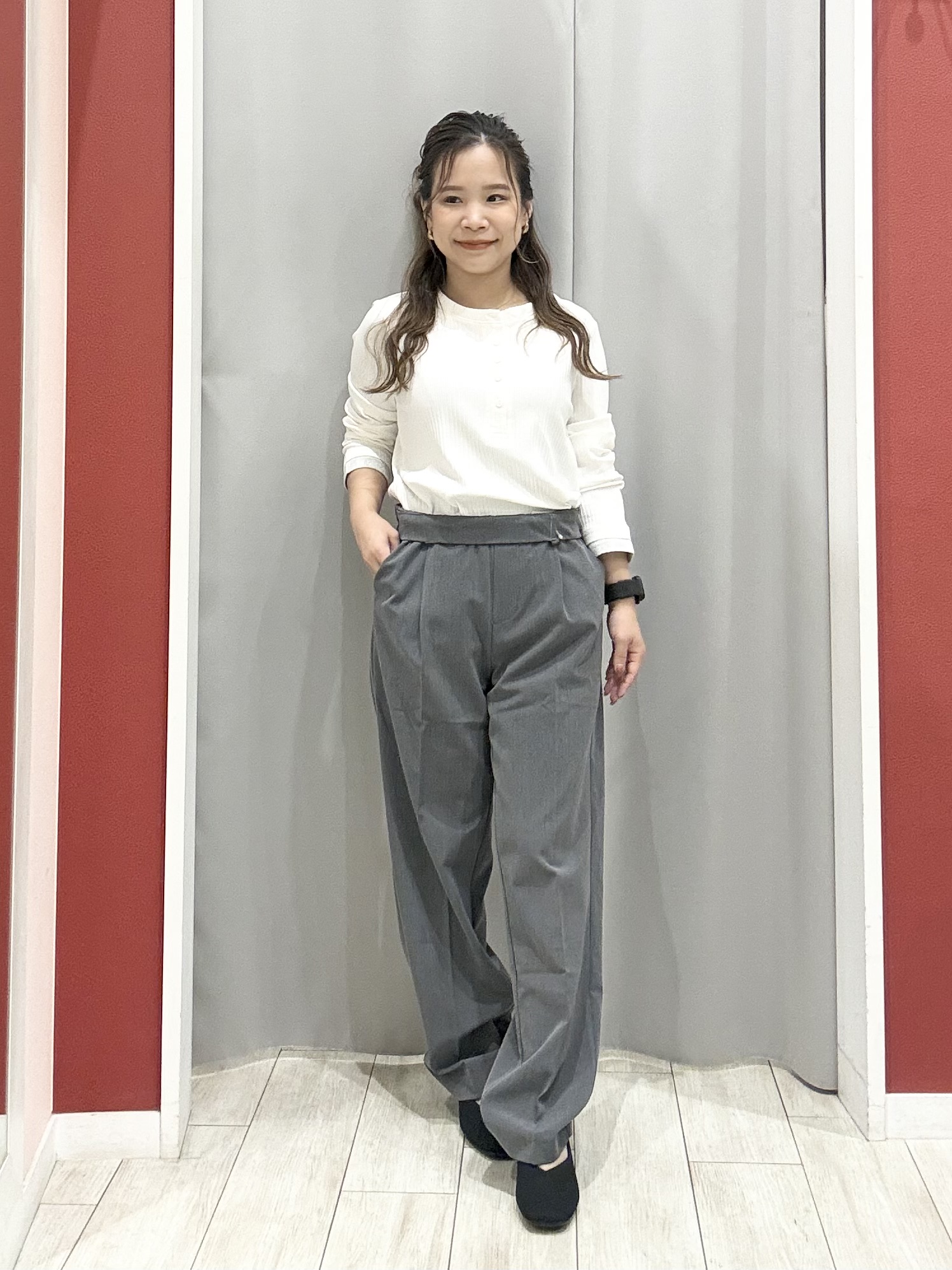shioさんの「SHOO･LA･RUE｜【洗濯機可/S-LL】縦ラインですっきり お袖配色リブトップス」を使ったコーディネート