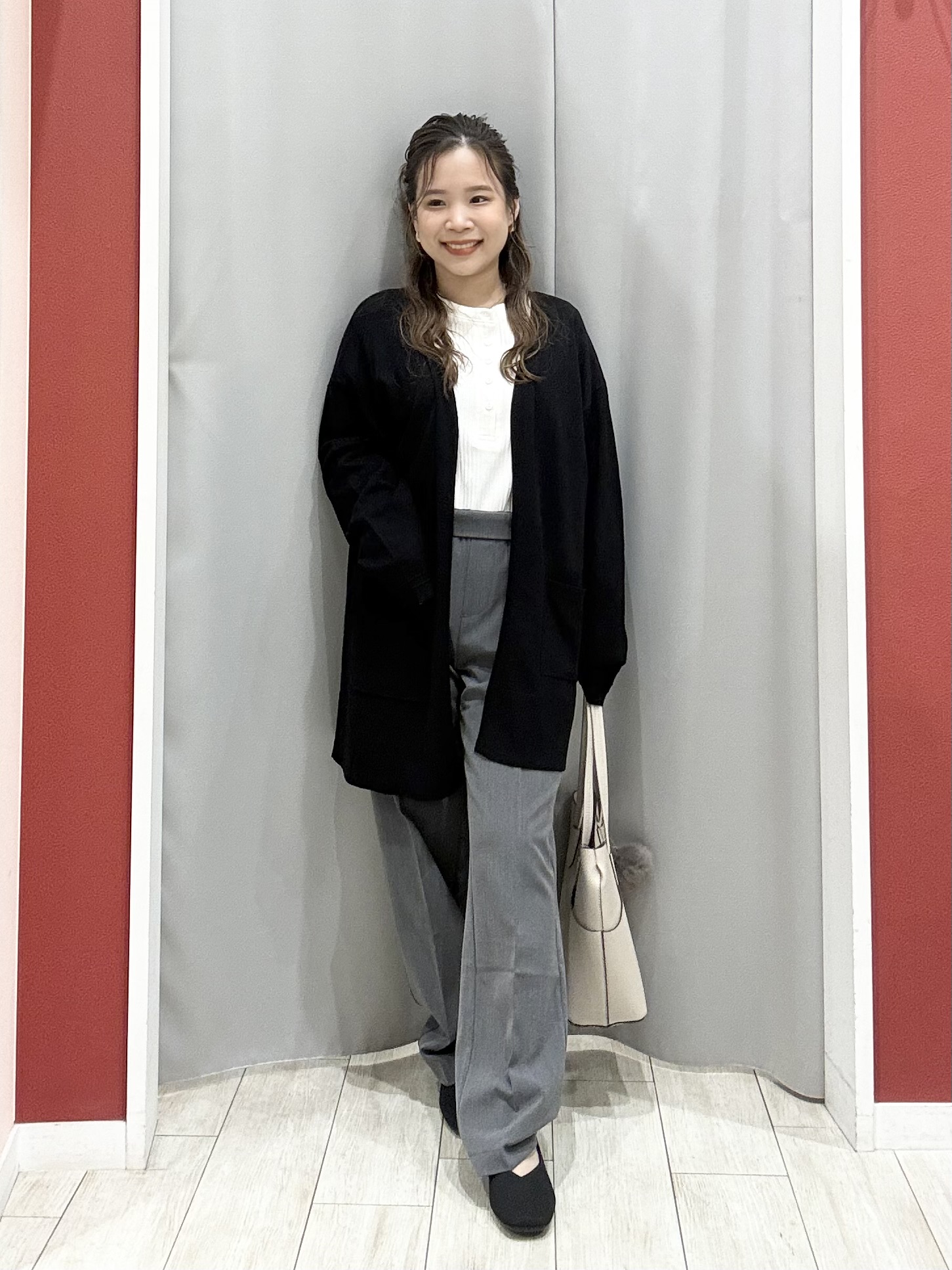 shioさんの「SHOO･LA･RUE｜【洗濯機可/S-LL】縦ラインですっきり お袖配色リブトップス」を使ったコーディネート
