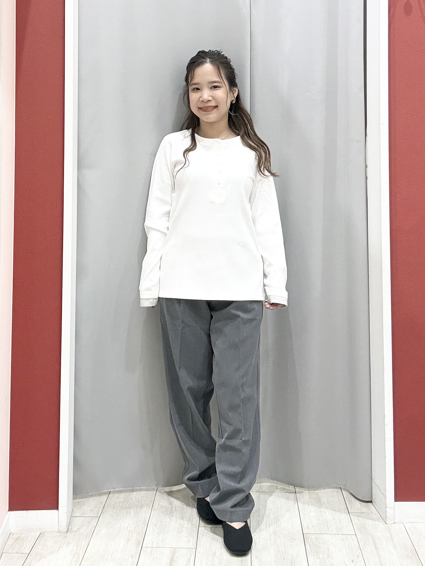shioさんの「SHOO･LA･RUE｜【洗濯機可/S-LL】縦ラインですっきり お袖配色リブトップス」を使ったコーディネート