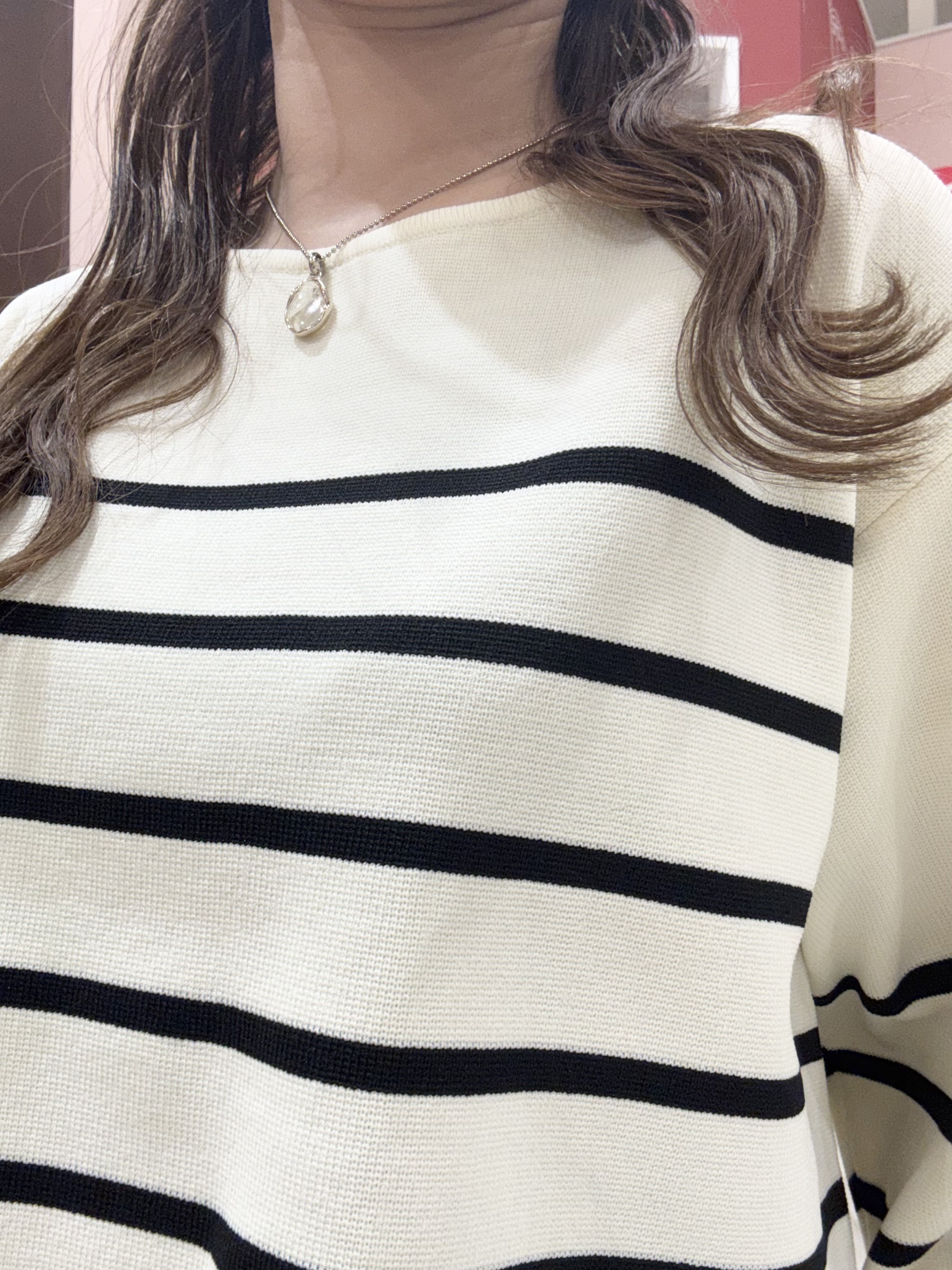 shioさんの「SHOO･LA･RUE｜【洗濯機可/S-LL】抜け感ある着こなしに 金ボタン付き スポンディッシュ クルーネックニット」を使ったコーディネート