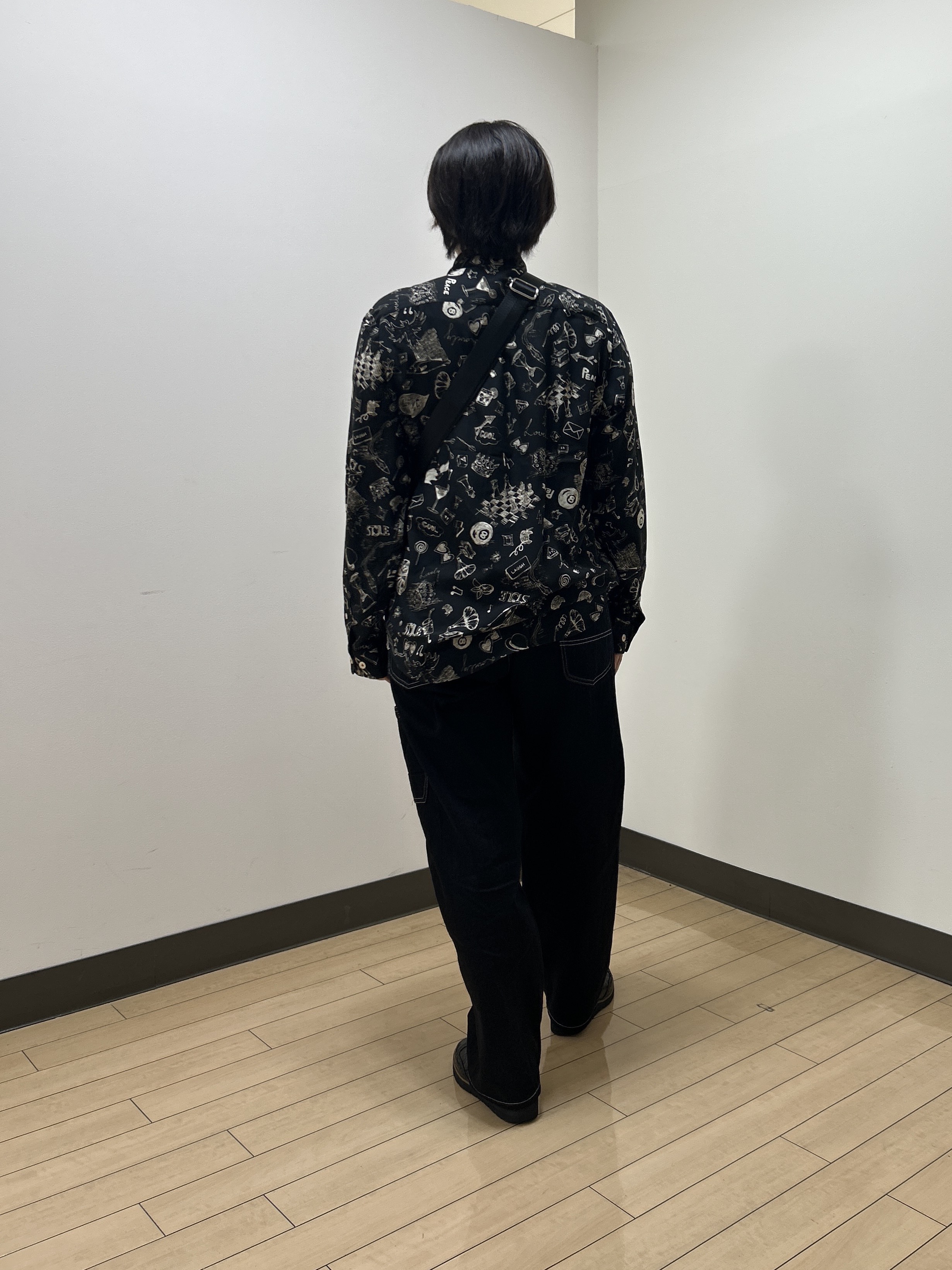okaさんの「TAKEO KIKUCHI｜【BOWLER HAT LABEL】日本製PLAYプリントシャツ」を使ったコーディネート