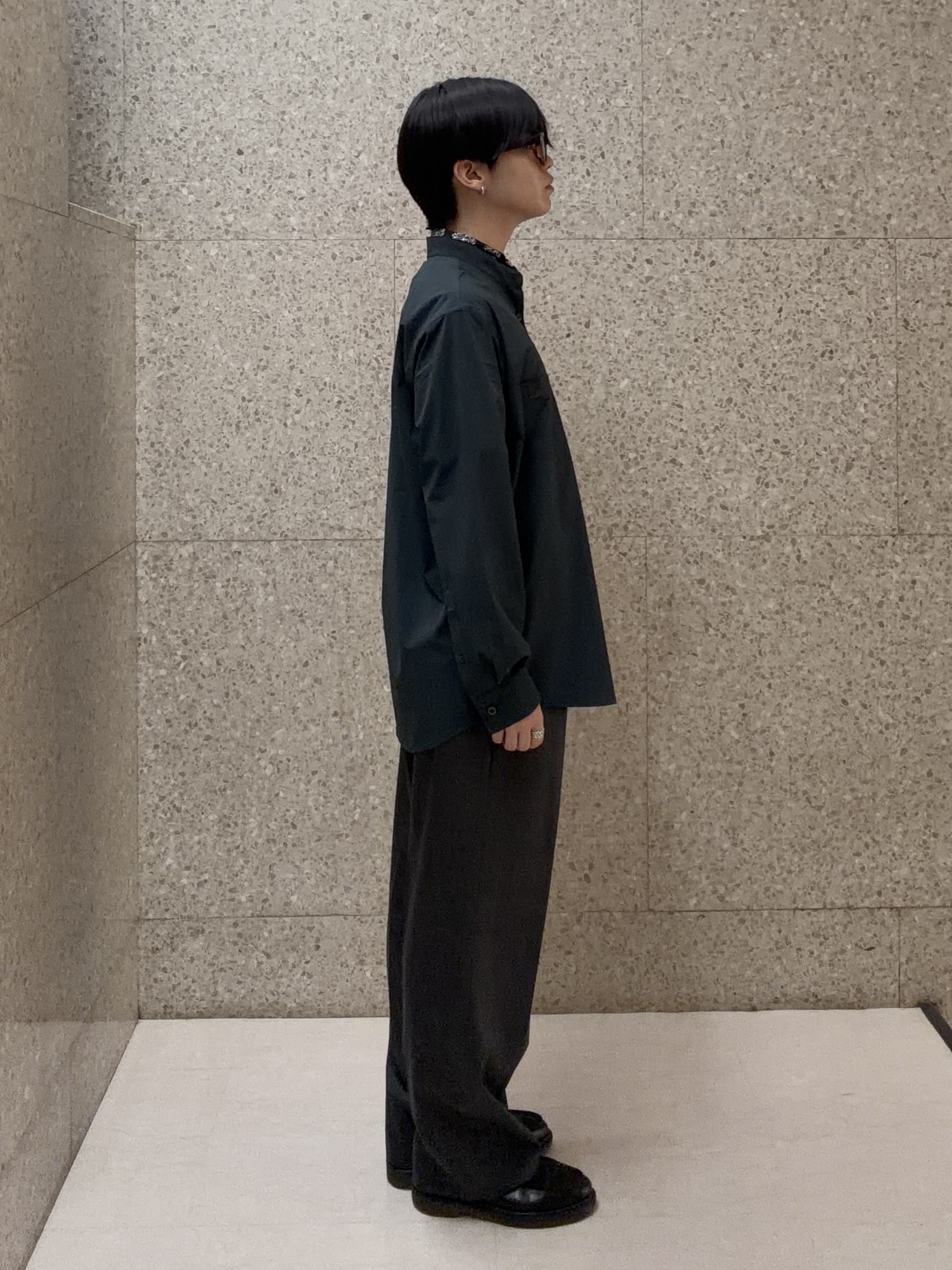 キムラさんの「TAKEO KIKUCHI｜3Dナイロンストレッチ バンドカラーシャツ」を使ったコーディネート