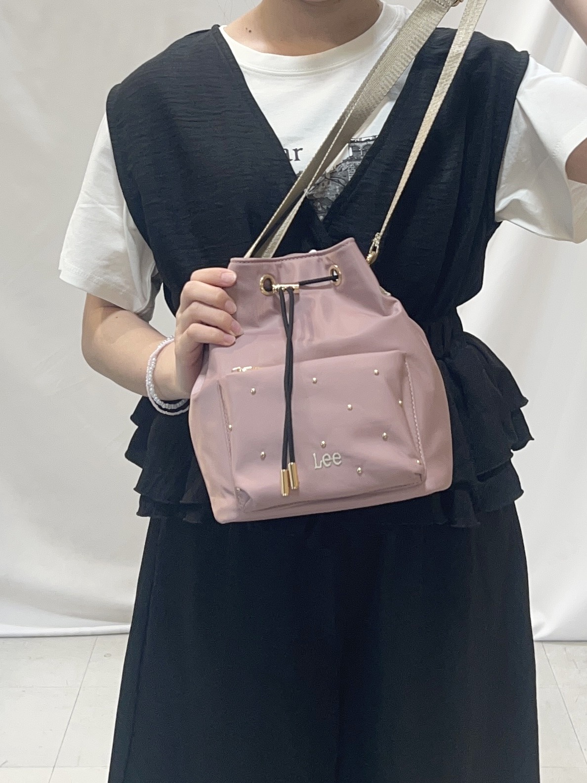 reonさんの「SHOO･LA･RUE｜【S-LL/洗濯機可】ラクにキレイに Vネックペプラムオールインワン」を使ったコーディネート