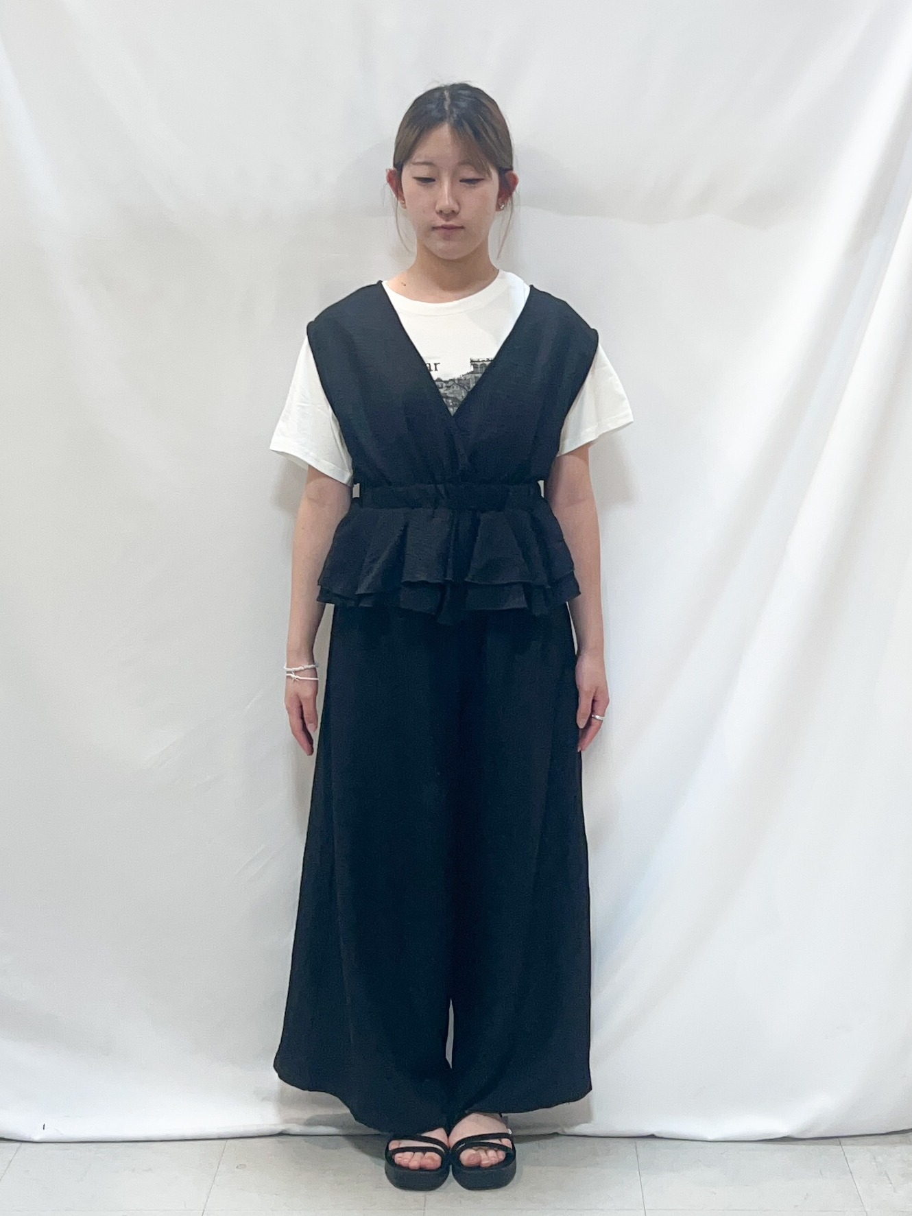 reonさんの「SHOO･LA･RUE｜【S-LL/洗濯機可】ラクにキレイに Vネックペプラムオールインワン」を使ったコーディネート