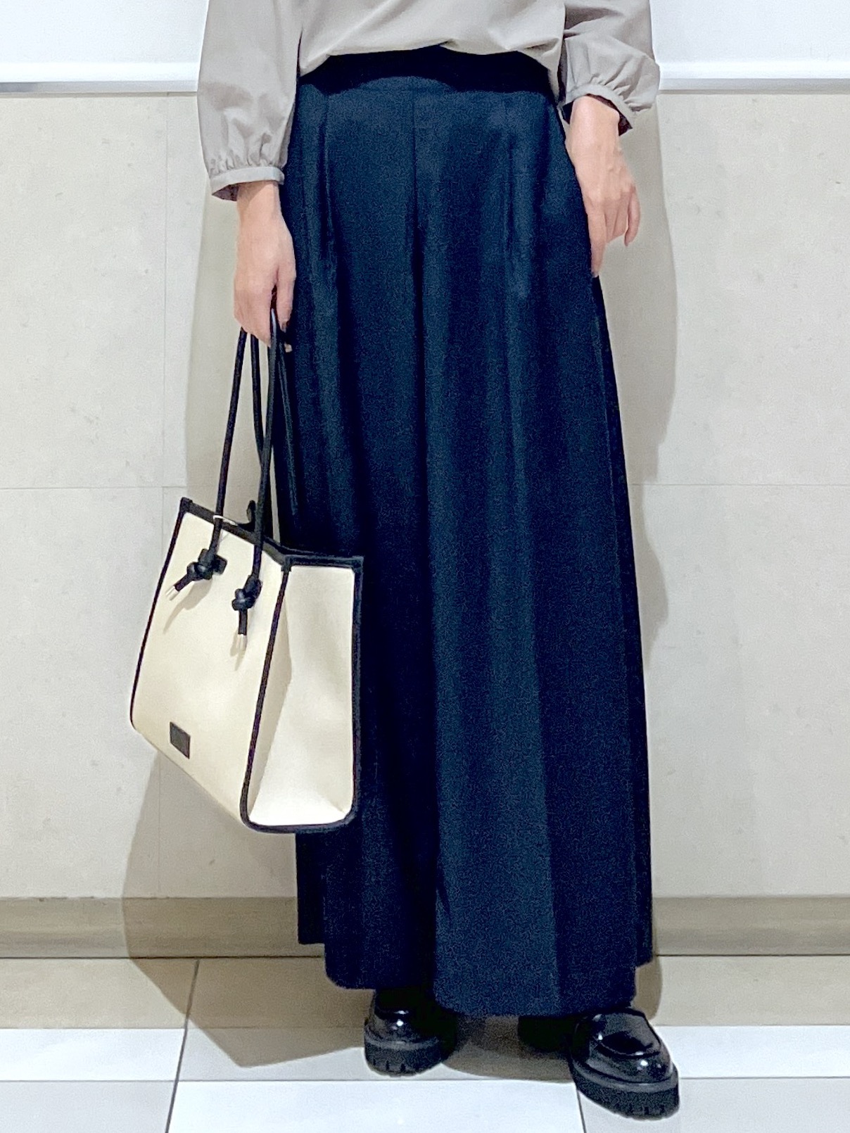 eriko さんの「Dessin｜【洗える/7色展開/XS-L】フロントフリルブラウス」を使ったコーディネート