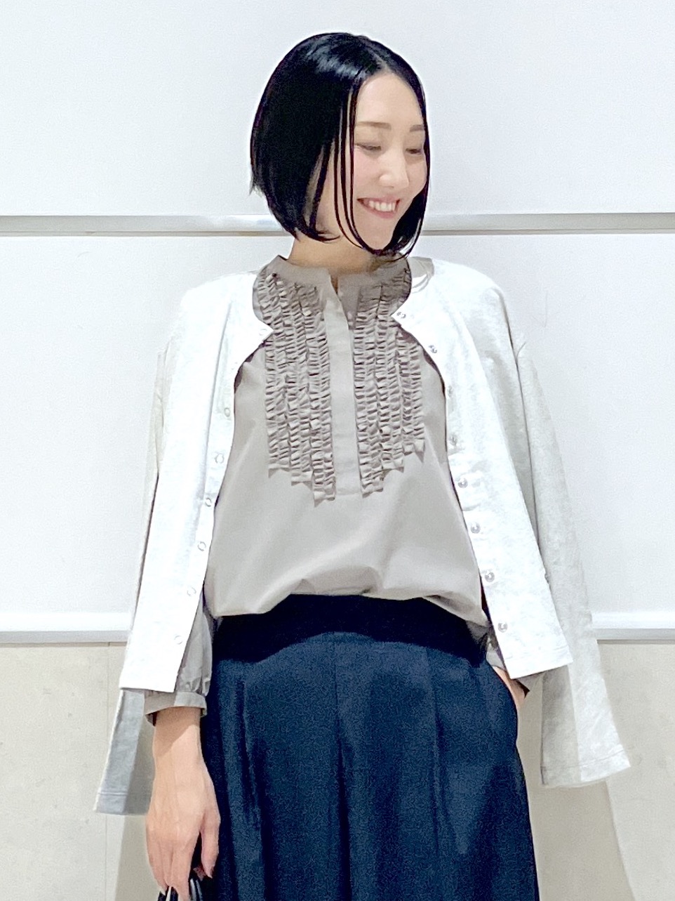 eriko さんの「Dessin｜【洗える/7色展開/XS-L】フロントフリルブラウス」を使ったコーディネート