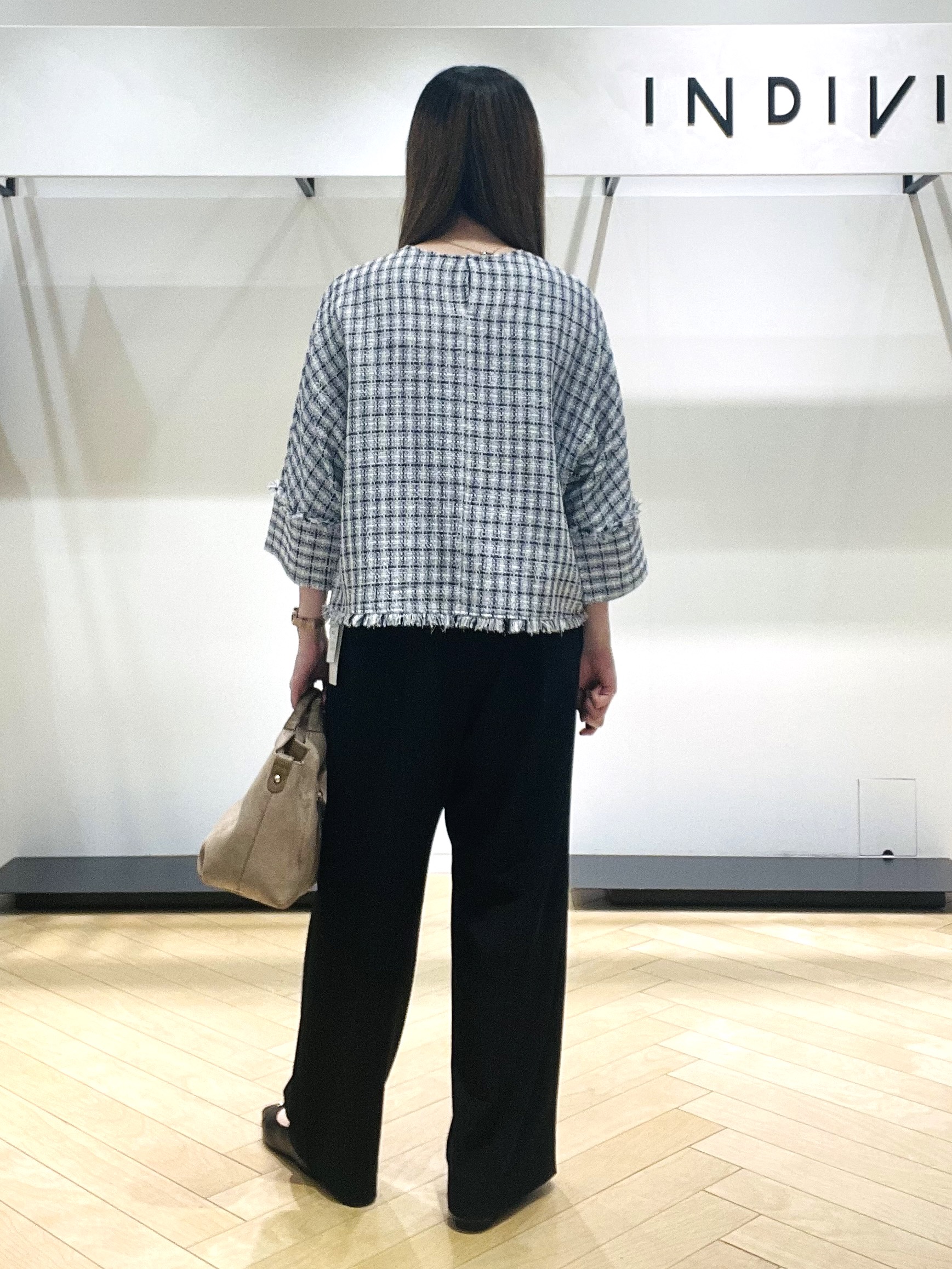 mさんの「INDIVI｜【華やか／1枚でサマになる】上品ツイードブラウス」を使ったコーディネート