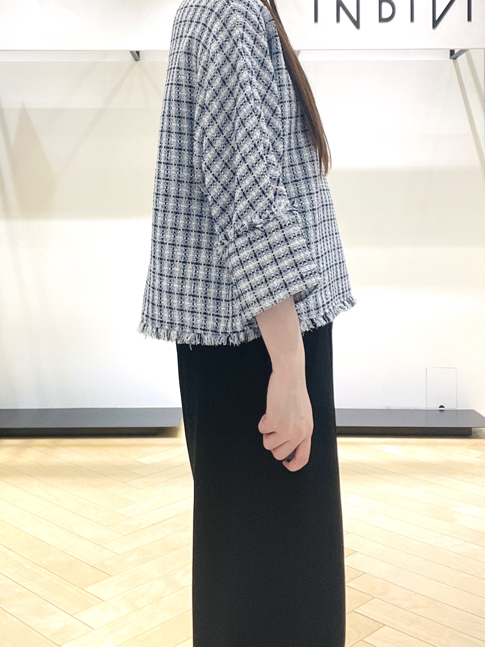 mさんの「INDIVI｜【華やか／1枚でサマになる】上品ツイードブラウス」を使ったコーディネート