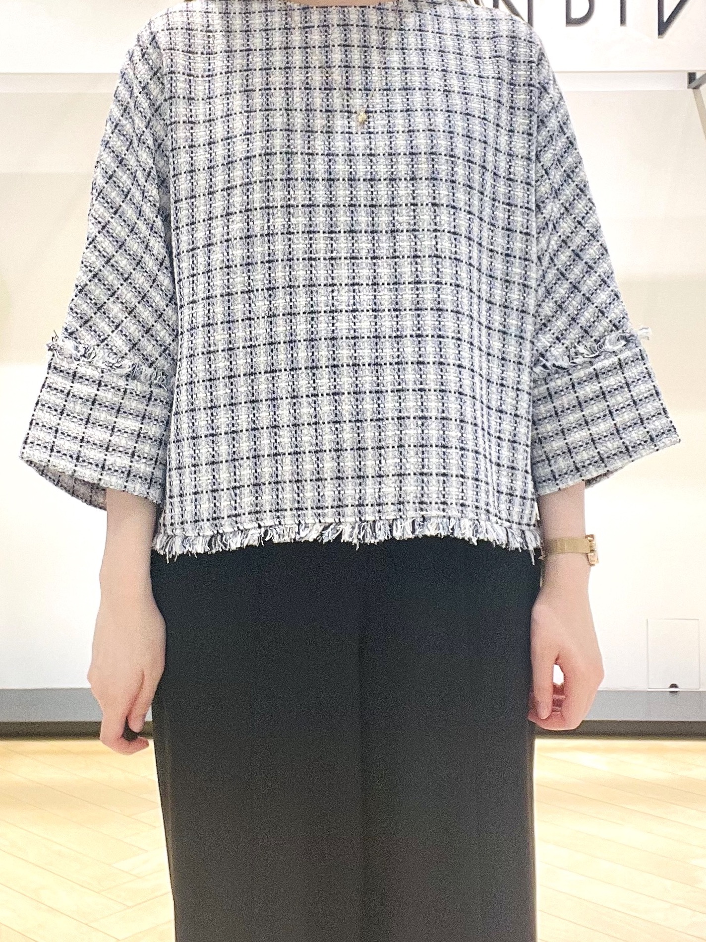mさんの「INDIVI｜【華やか／1枚でサマになる】上品ツイードブラウス」を使ったコーディネート