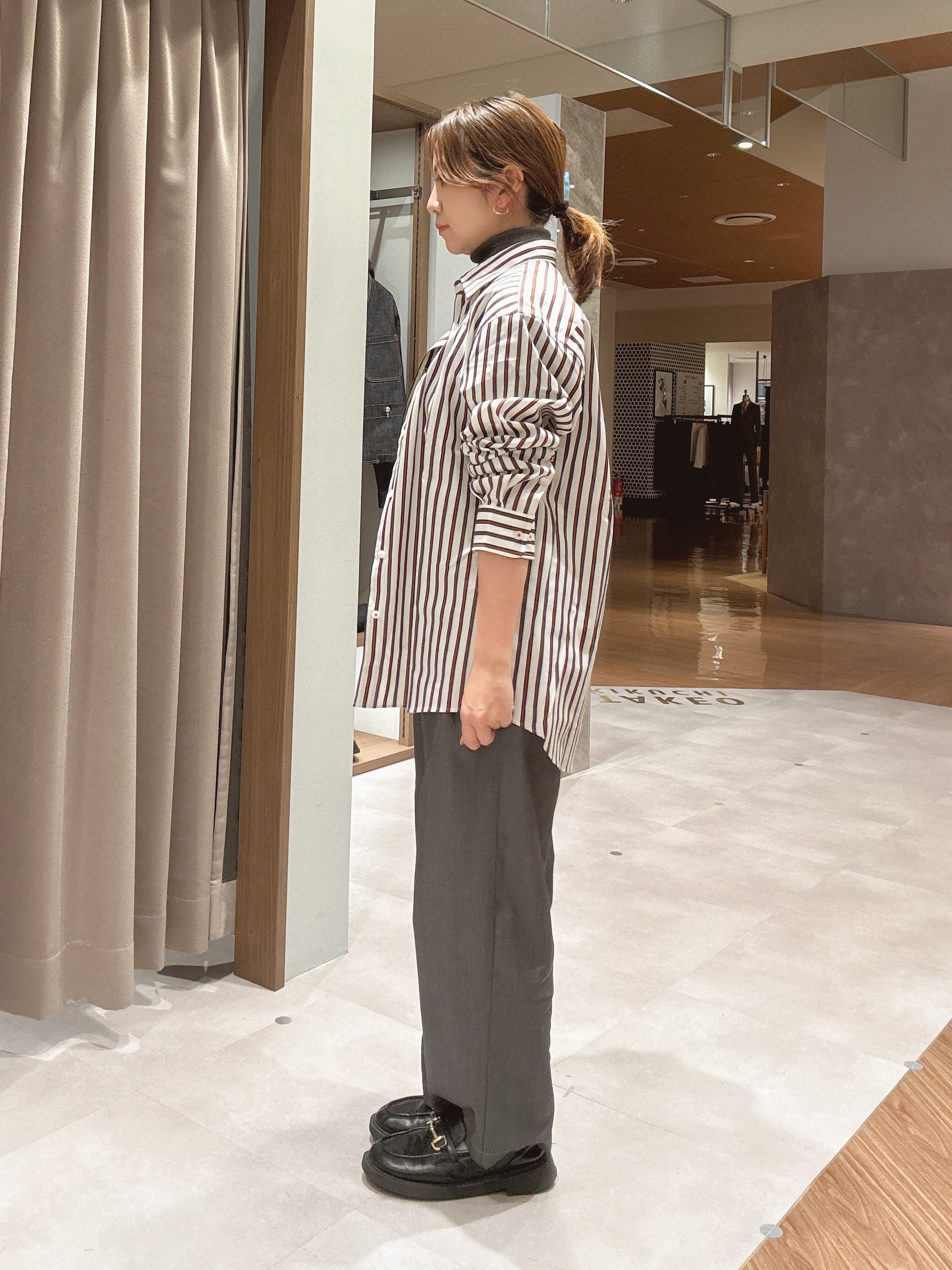 hanechanさんの「TAKEO KIKUCHI｜【BOWLER HAT LABEL】日本製オルタネートストライプシャツ」を使ったコーディネート