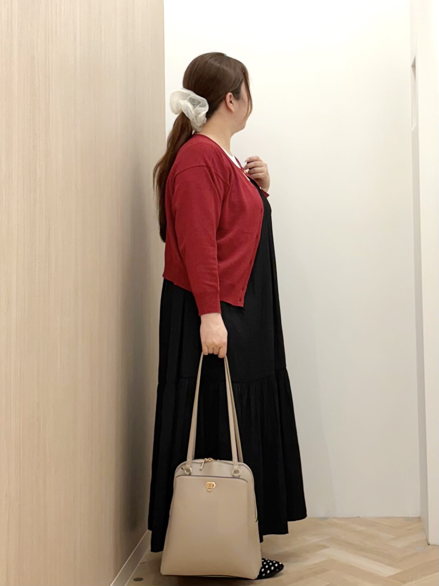 akariさんの「grove｜【前後2WAY】さりげなく、上品にきらめく ニットカーディガン」を使ったコーディネート