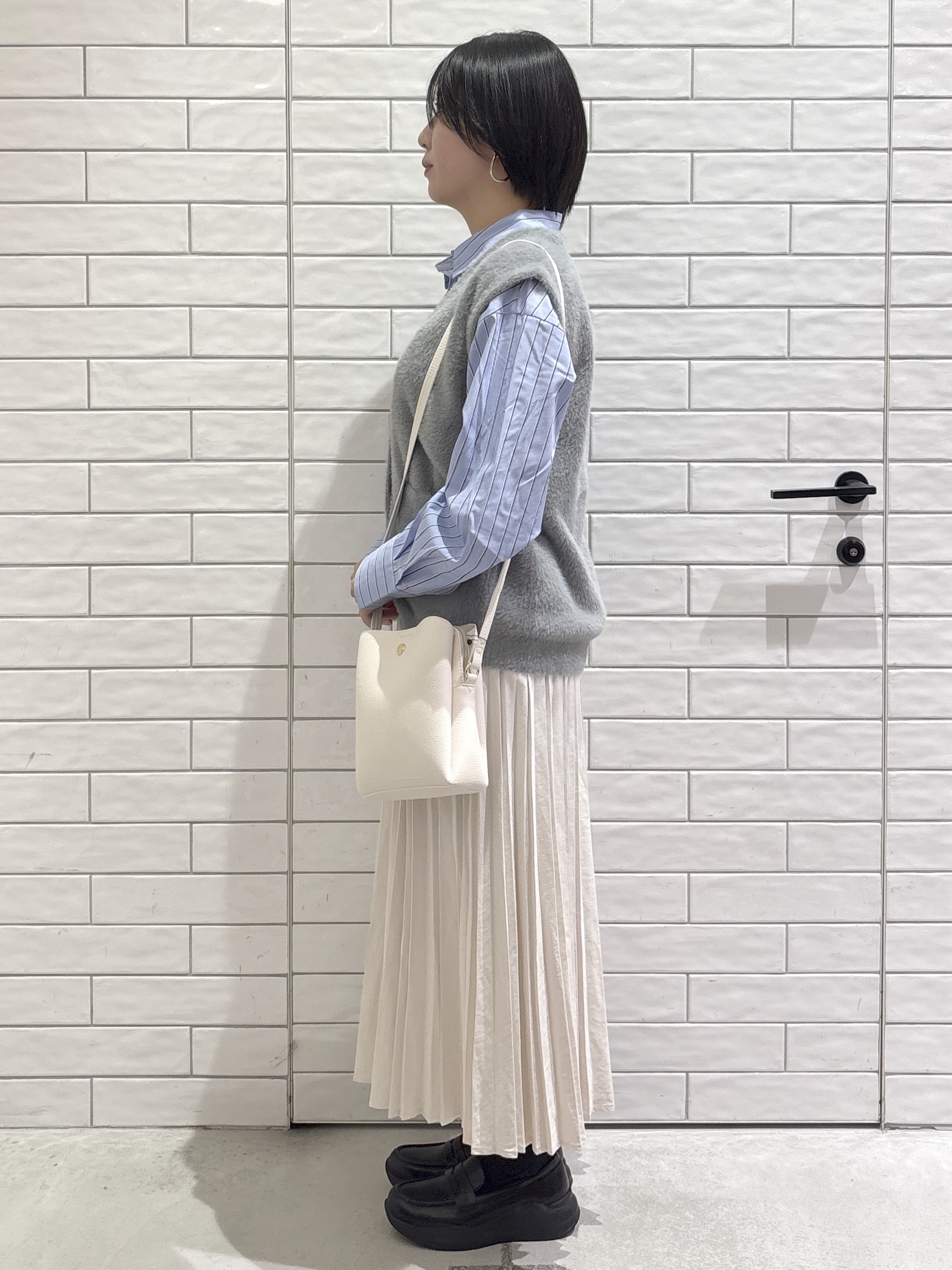 ayumiさんの「OPAQUE.CLIP｜フェザーヤーンニットベスト【洗濯機OK】」を使ったコーディネート