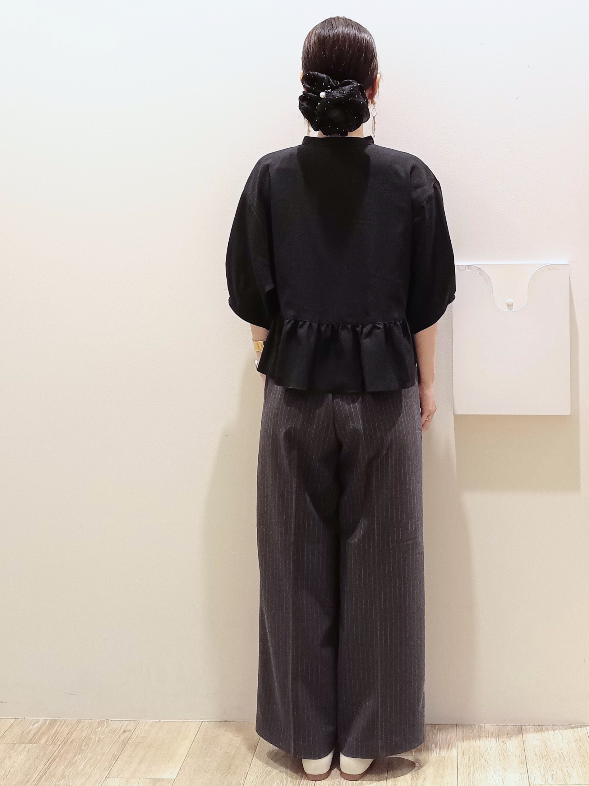 MKさんの「index｜フリルペプラムブラウス【UV／接触冷感／吸水速乾／防シワ／洗濯機OK】」を使ったコーディネート