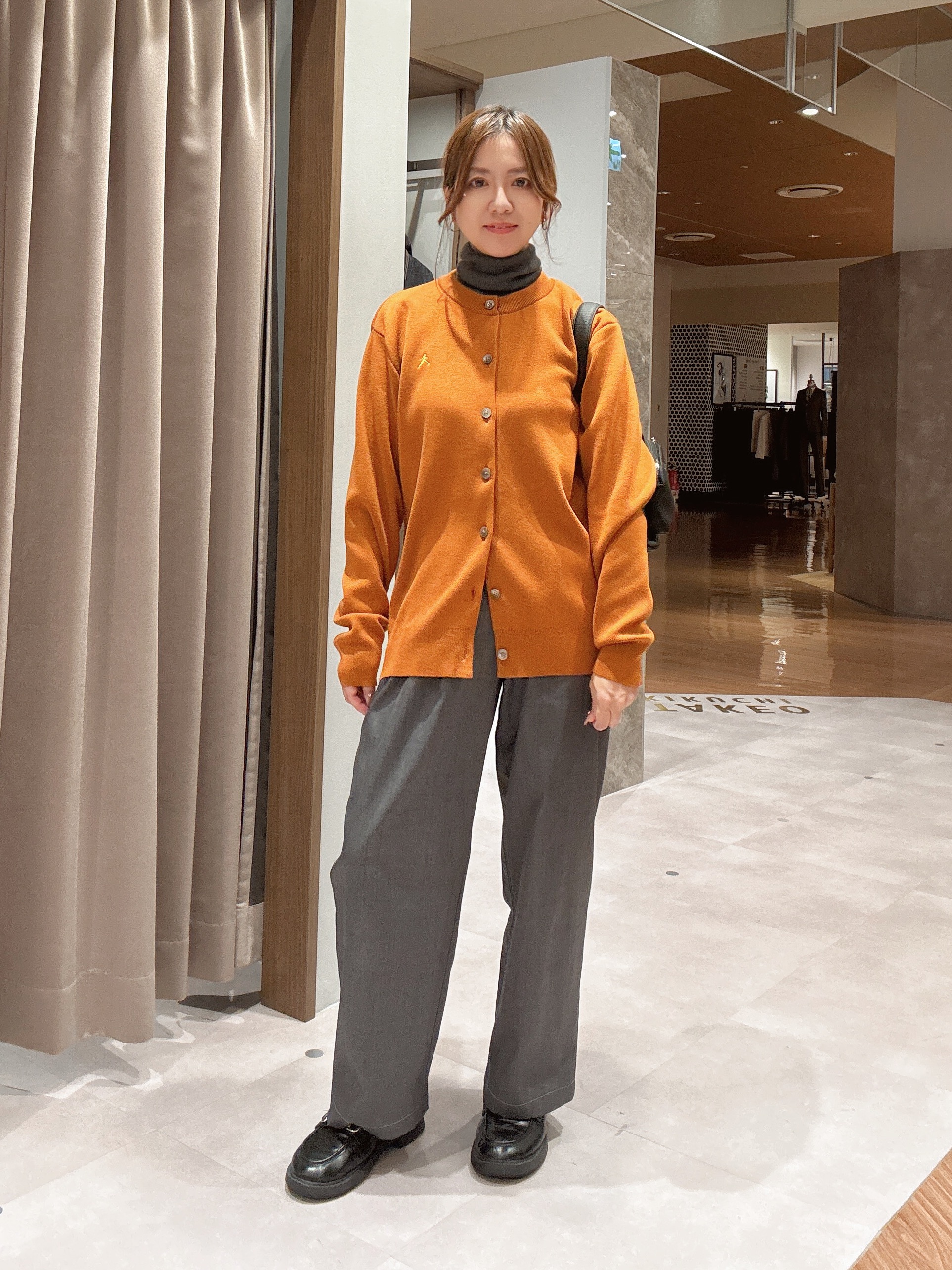 hanechanさんの「TAKEO KIKUCHI｜【BOWLER HAT LABEL】日本製クルーネックカーディガン」を使ったコーディネート