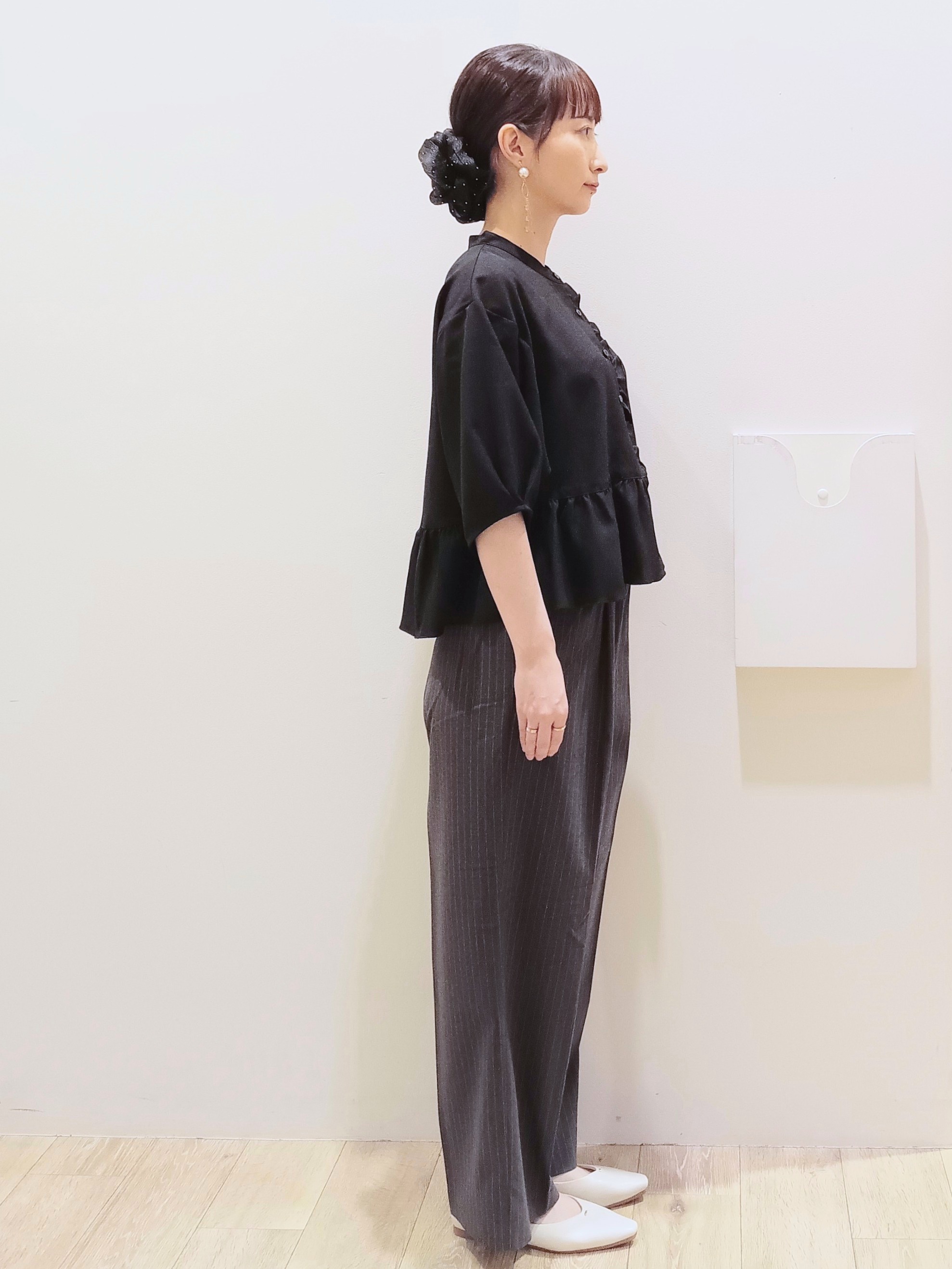 MKさんの「index｜フリルペプラムブラウス【UV／接触冷感／吸水速乾／防シワ／洗濯機OK】」を使ったコーディネート