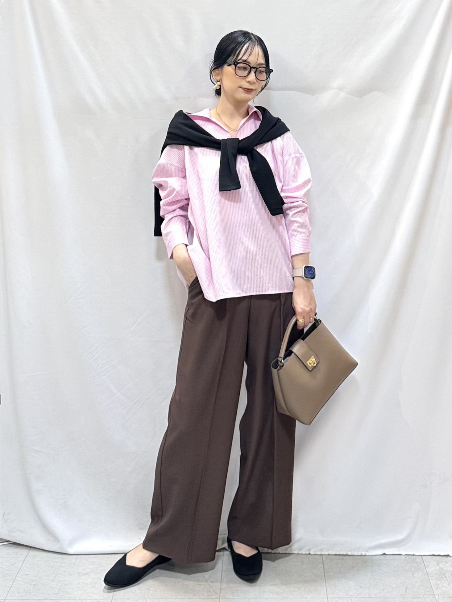 𝐇𝐢𝐫𝐨𝐦𝐢さんの「SHOO･LA･RUE｜【UV/S-LL/洗濯機可】多ボタンがポイント クルーネックカーディガン」を使ったコーディネート