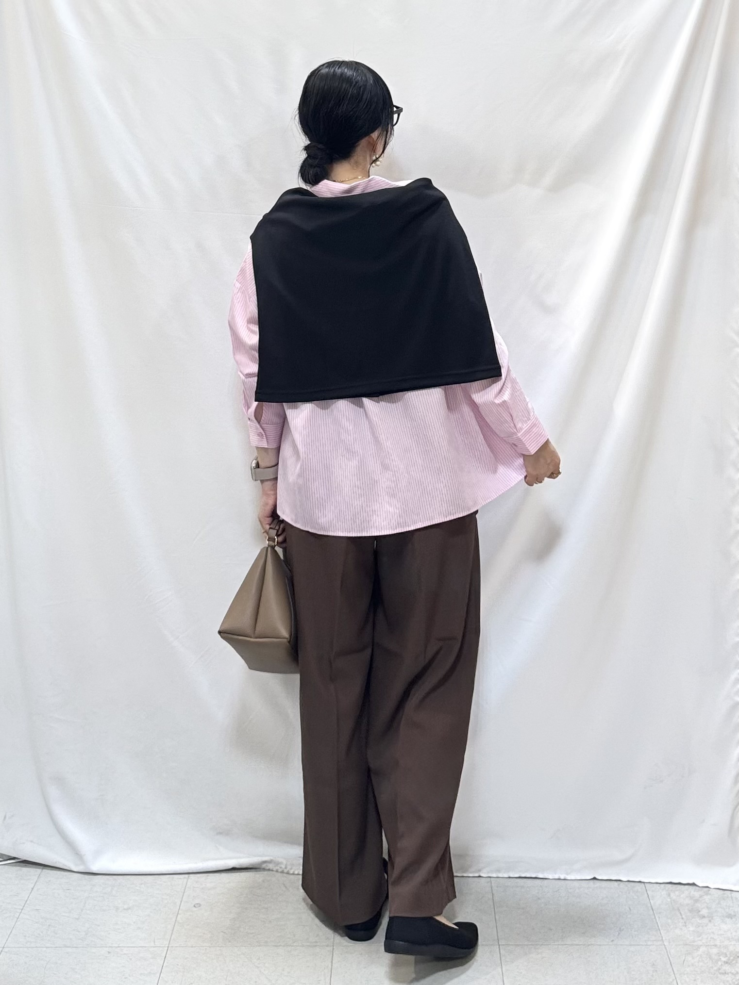 𝐇𝐢𝐫𝐨𝐦𝐢さんの「SHOO･LA･RUE｜【UV/S-LL/洗濯機可】多ボタンがポイント クルーネックカーディガン」を使ったコーディネート