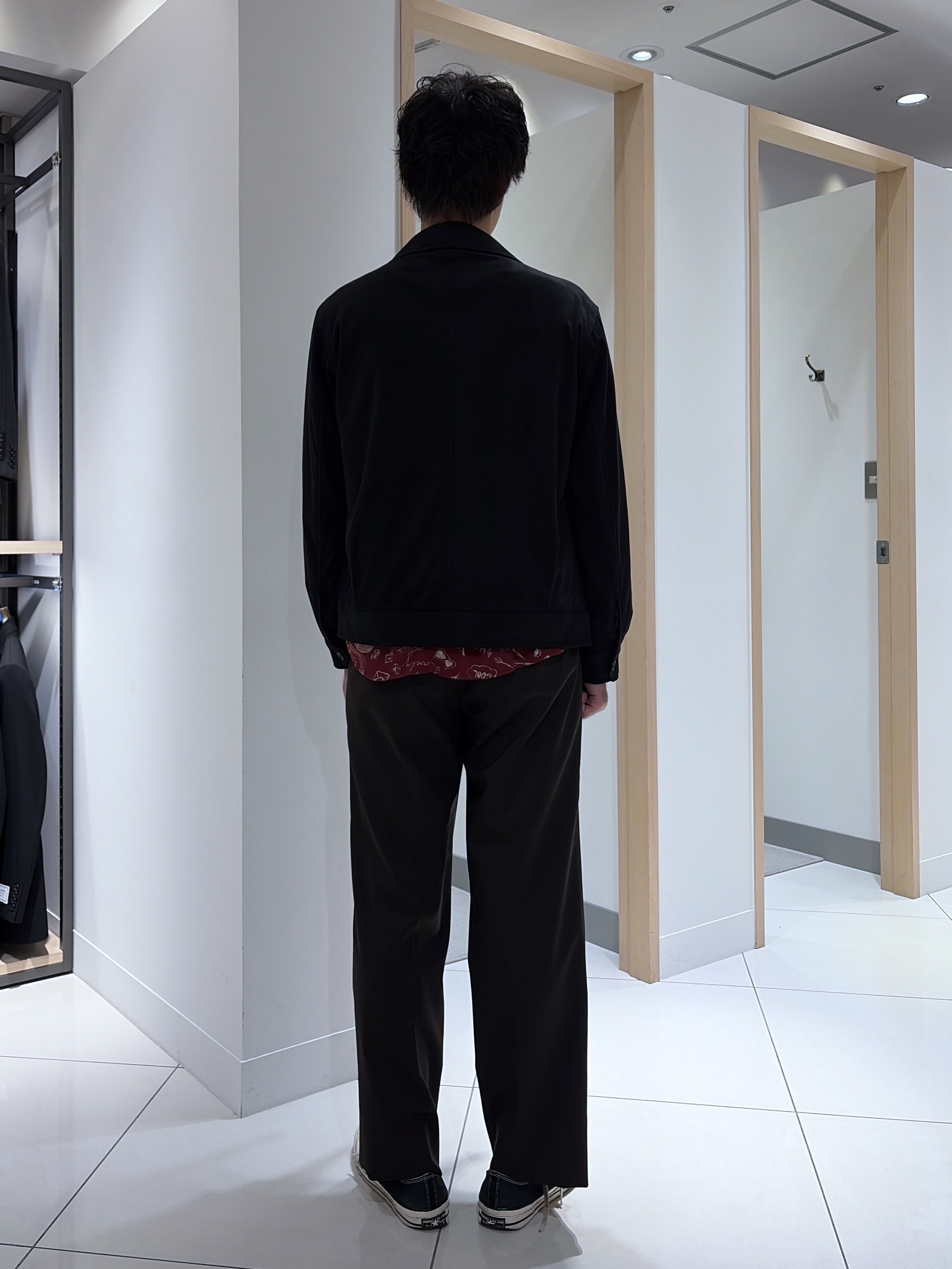 mutoさんの「TAKEO KIKUCHI｜デニム＆スウェード調 ジップブルゾン」を使ったコーディネート