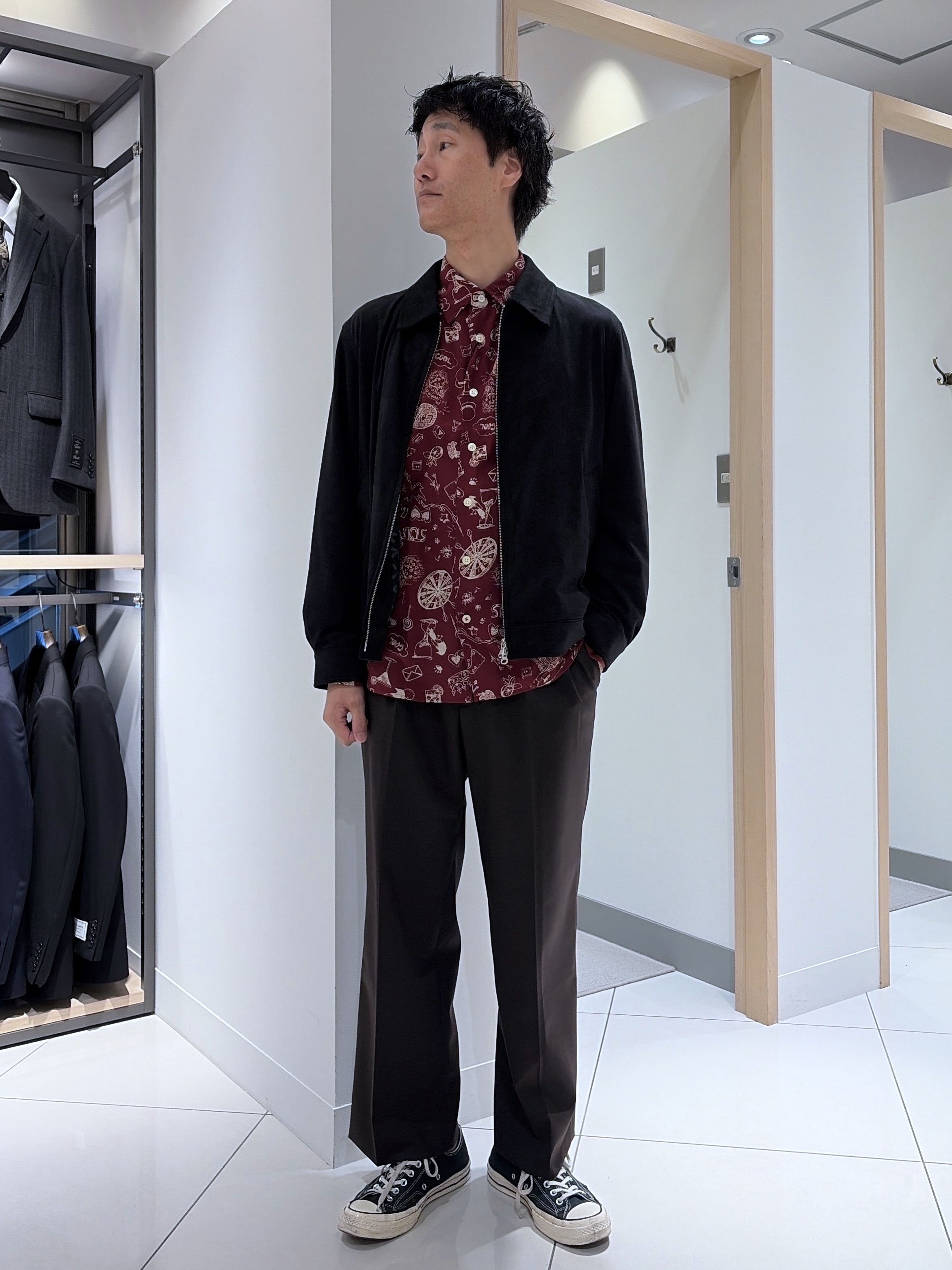mutoさんの「TAKEO KIKUCHI｜デニム＆スウェード調 ジップブルゾン」を使ったコーディネート