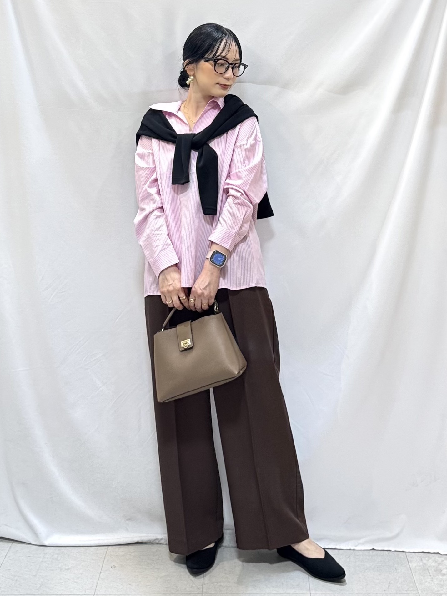 𝐇𝐢𝐫𝐨𝐦𝐢さんの「SHOO･LA･RUE｜【UV/S-LL/洗濯機可】多ボタンがポイント クルーネックカーディガン」を使ったコーディネート