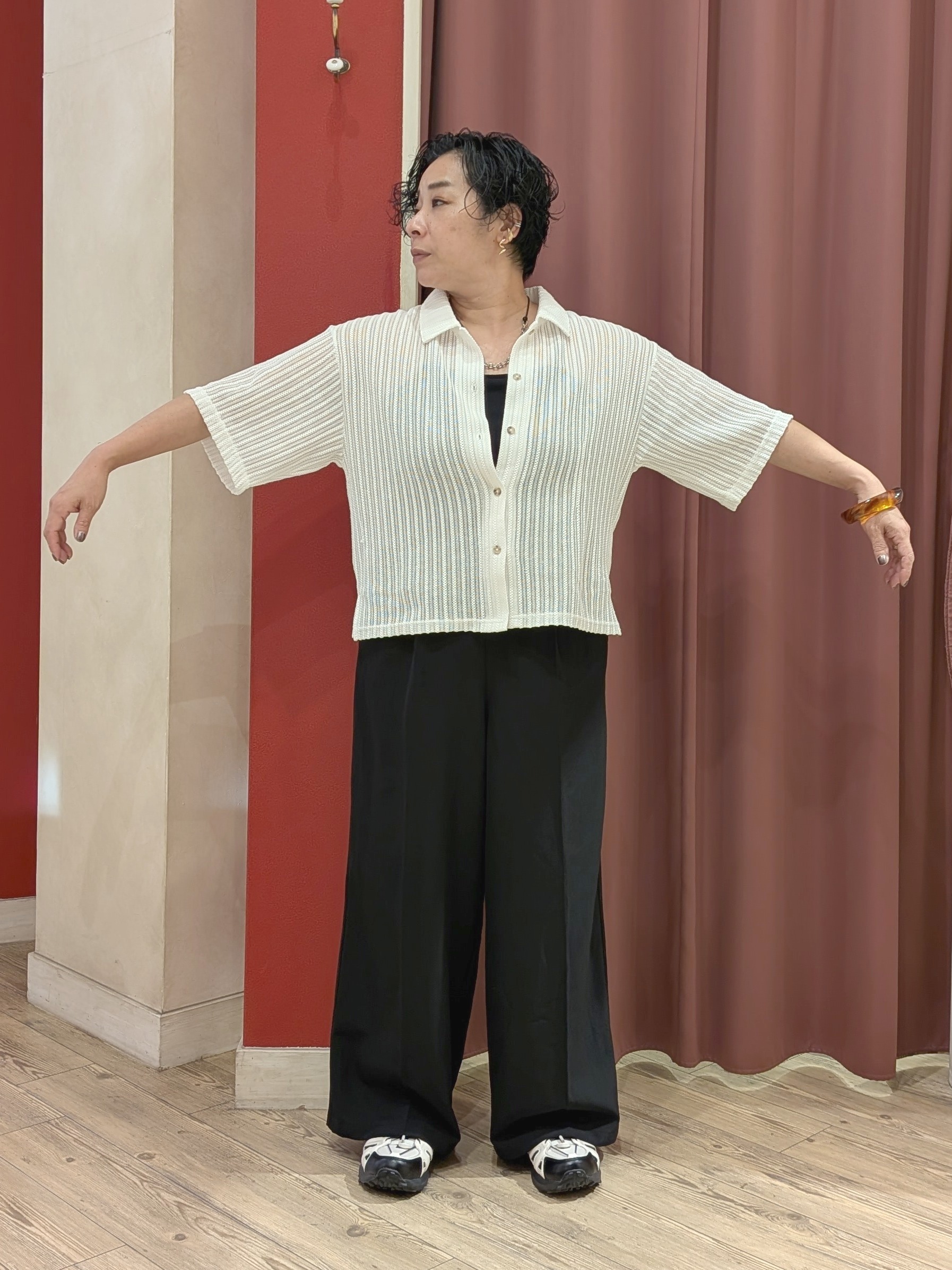 cameさんの「SHOO･LA･RUE｜【洗濯機可/S-LL】軽やかで涼しげな 透かしレース風前開きシャツ」を使ったコーディネート