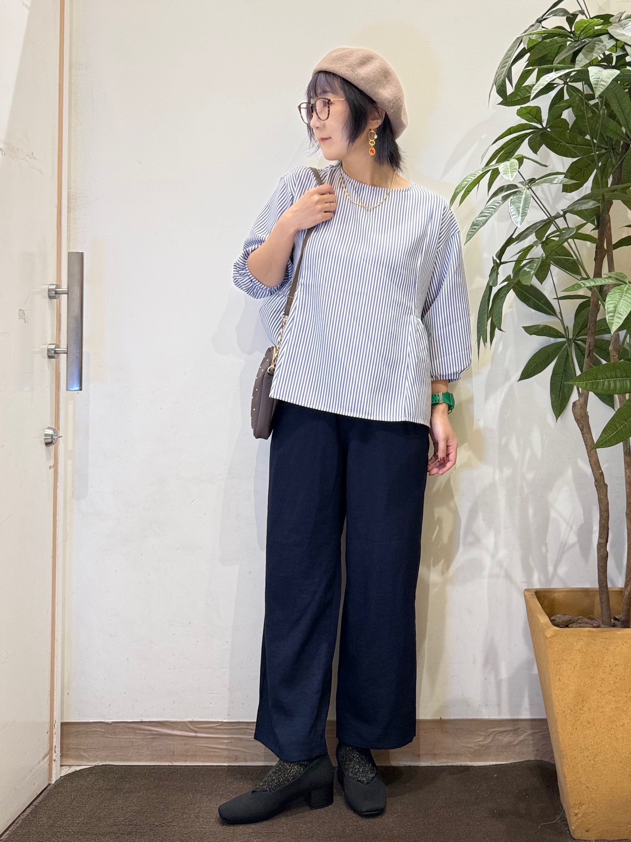 misakiさんの「SHOO･LA･RUE｜【S-LL/洗濯機可/体型カバー】サイドギャザーで後ろも魅せる 7分袖ペプラムブラウス」を使ったコーディネート