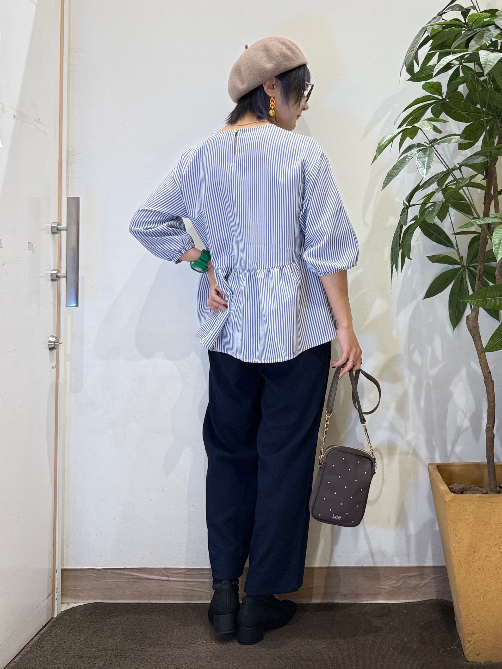 misakiさんの「SHOO･LA･RUE｜【S-LL/洗濯機可/体型カバー】サイドギャザーで後ろも魅せる 7分袖ペプラムブラウス」を使ったコーディネート