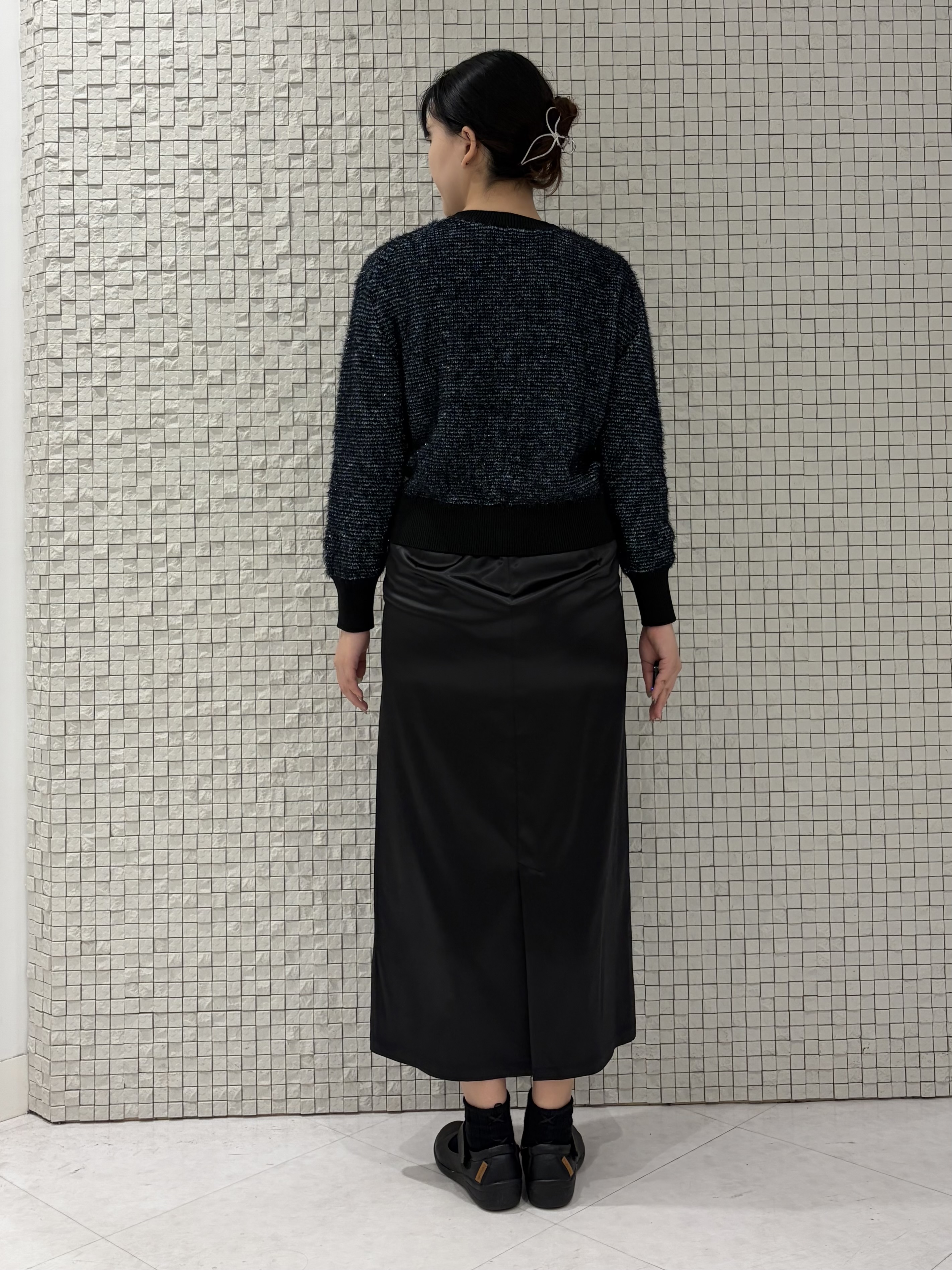 koharuさんの「INDIVI｜【吸汗速乾／ストレッチ◎】サテン素材ナロースカート」を使ったコーディネート
