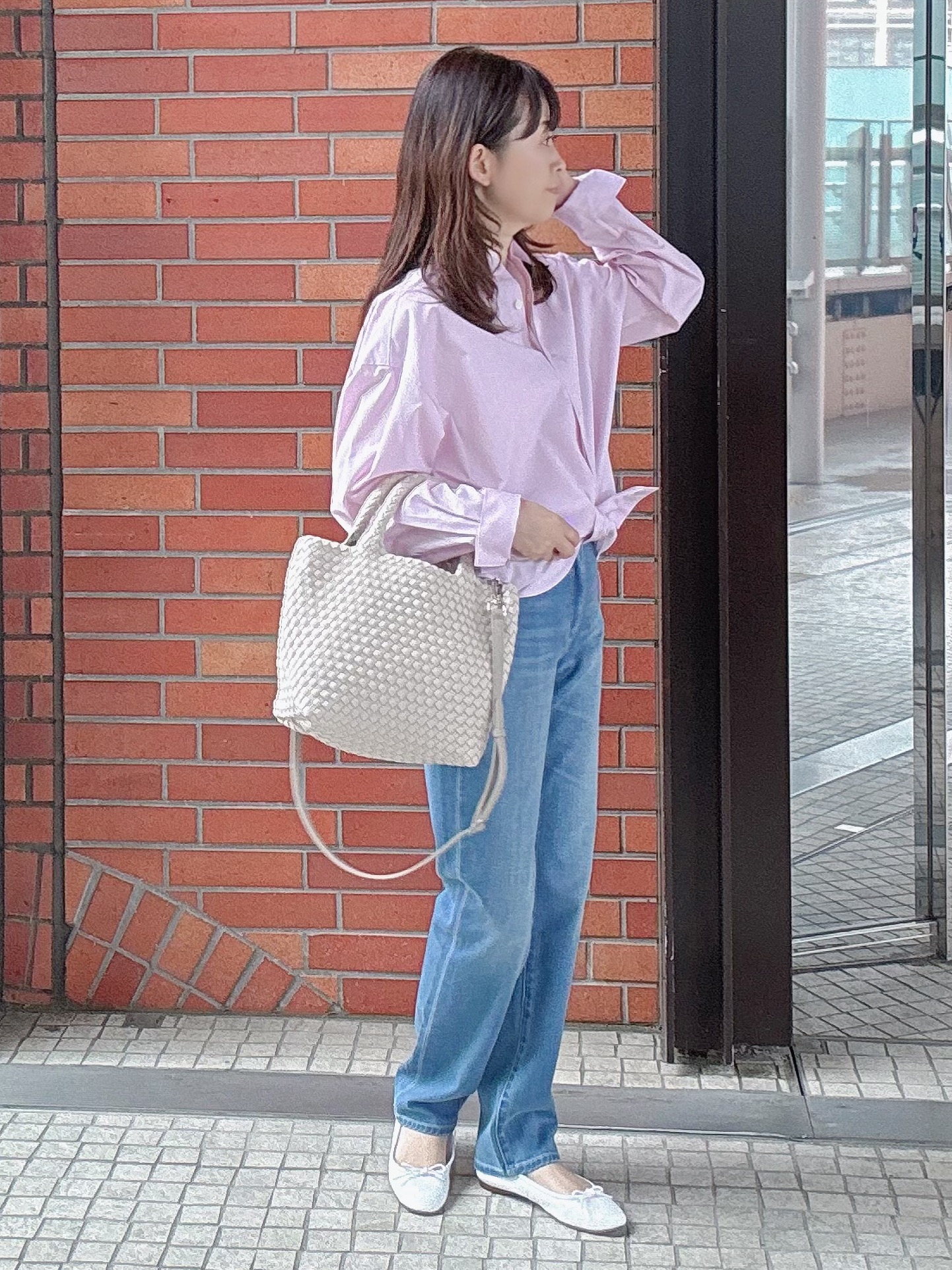 makiさんの「UNTITLED｜【6色色展開/コットン100】カラーベーシックシャツ」を使ったコーディネート