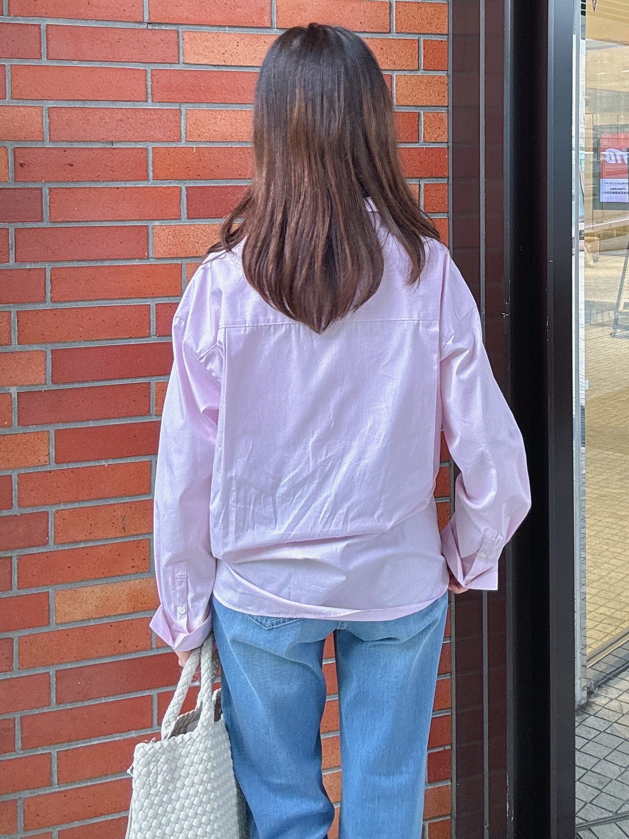 makiさんの「UNTITLED｜【6色色展開/コットン100】カラーベーシックシャツ」を使ったコーディネート