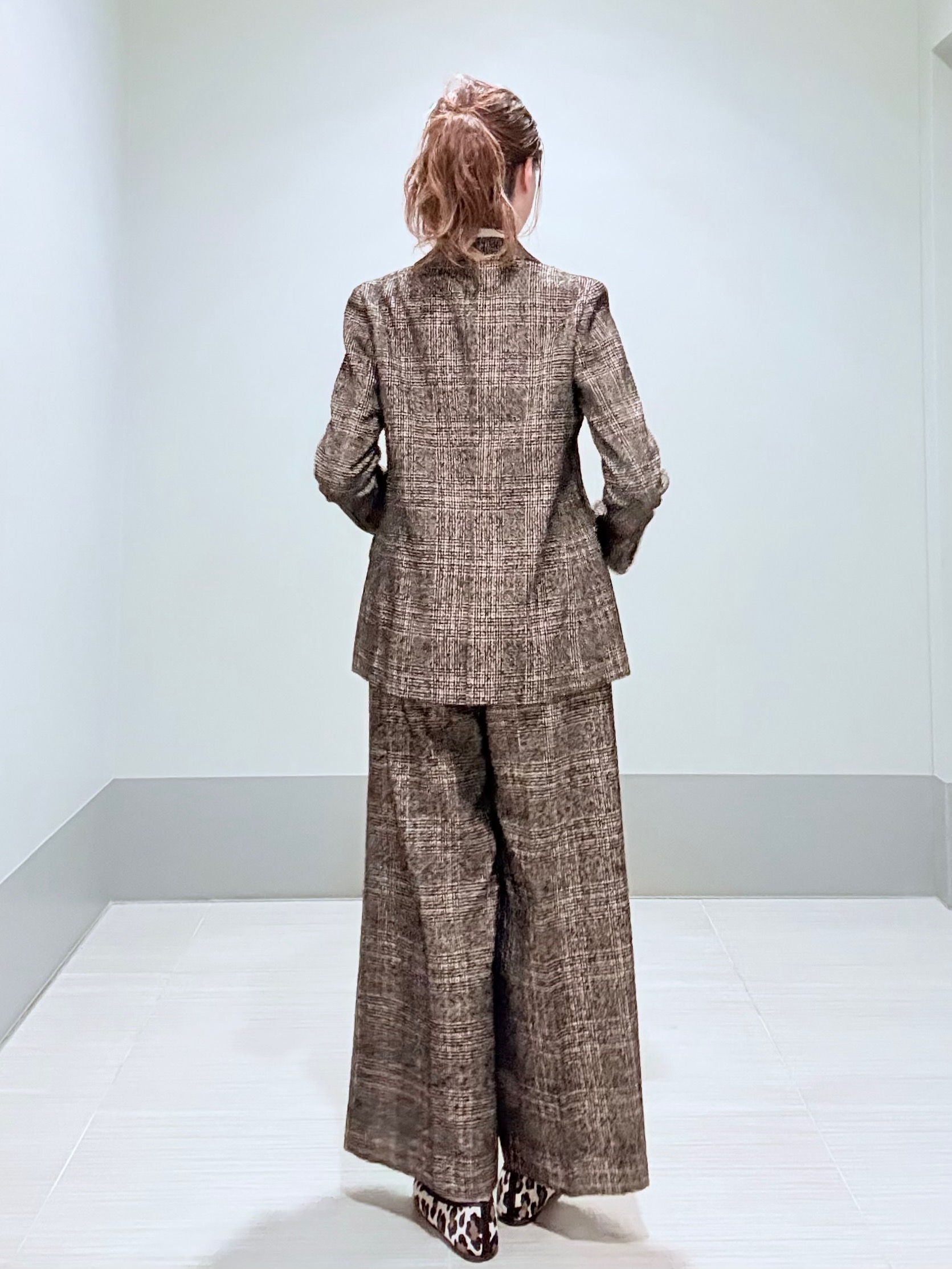 Yamaさんの「DRESSTERIOR｜オーバーラップサークル シアーデコルテシャツ」を使ったコーディネート