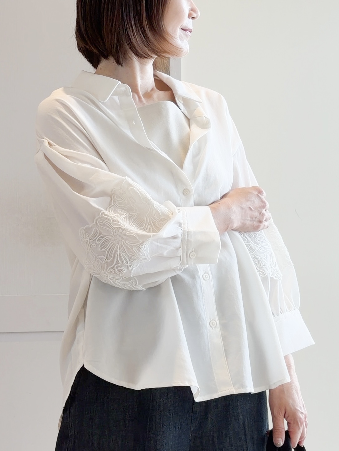 yamakoさんの「grove｜さりげなく華やぐ レースボリュームスリーブシャツ」を使ったコーディネート