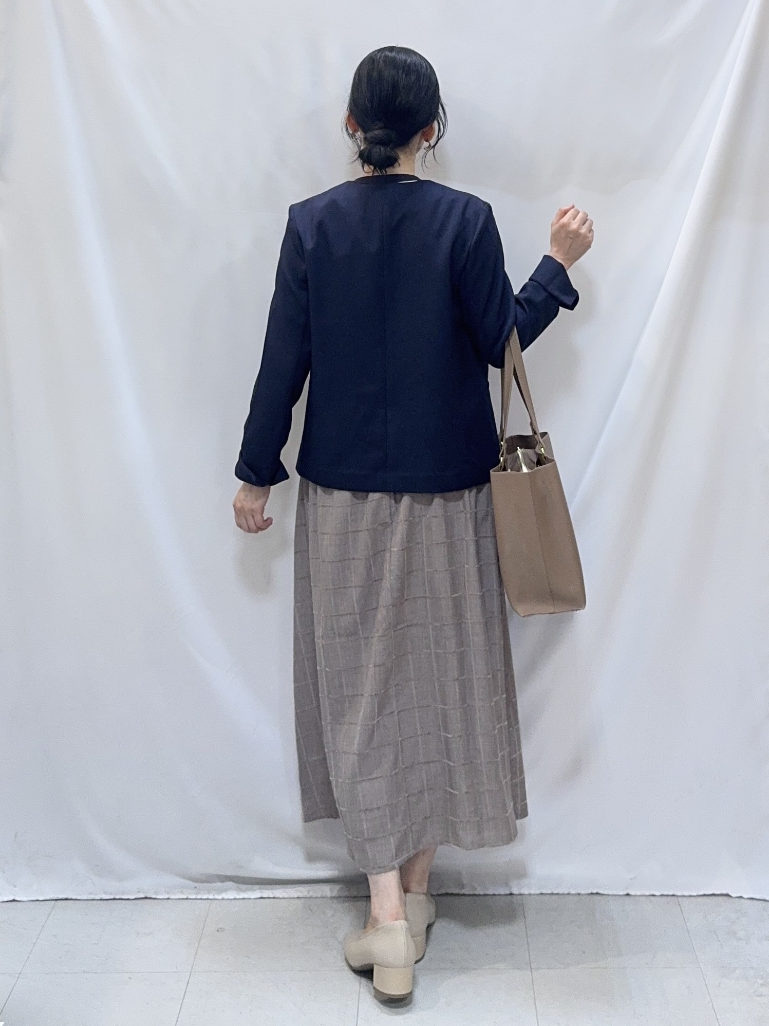 𝐇𝐢𝐫𝐨𝐦𝐢さんの「SHOO･LA･RUE｜【セットアップ可/通勤/洗濯機可/SS-LL】女性らしく決まる カラーレスジャケット」を使ったコーディネート