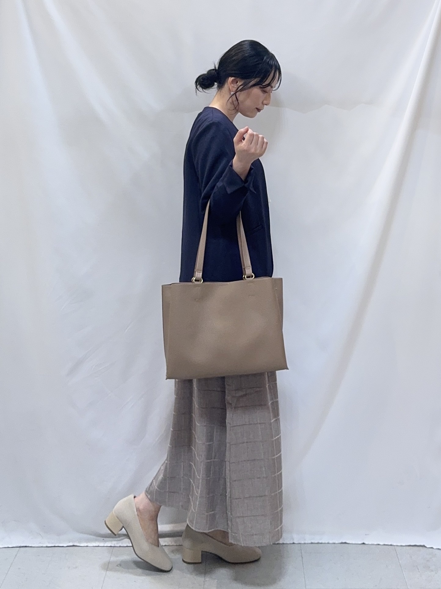𝐇𝐢𝐫𝐨𝐦𝐢さんの「SHOO･LA･RUE｜【セットアップ可/通勤/洗濯機可/SS-LL】女性らしく決まる カラーレスジャケット」を使ったコーディネート
