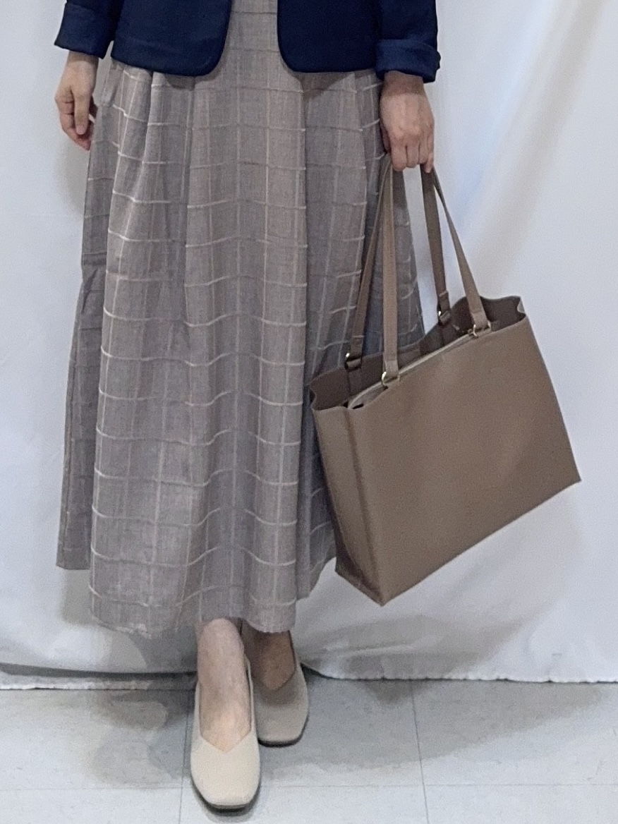 𝐇𝐢𝐫𝐨𝐦𝐢さんの「SHOO･LA･RUE｜【セットアップ可/通勤/洗濯機可/SS-LL】女性らしく決まる カラーレスジャケット」を使ったコーディネート