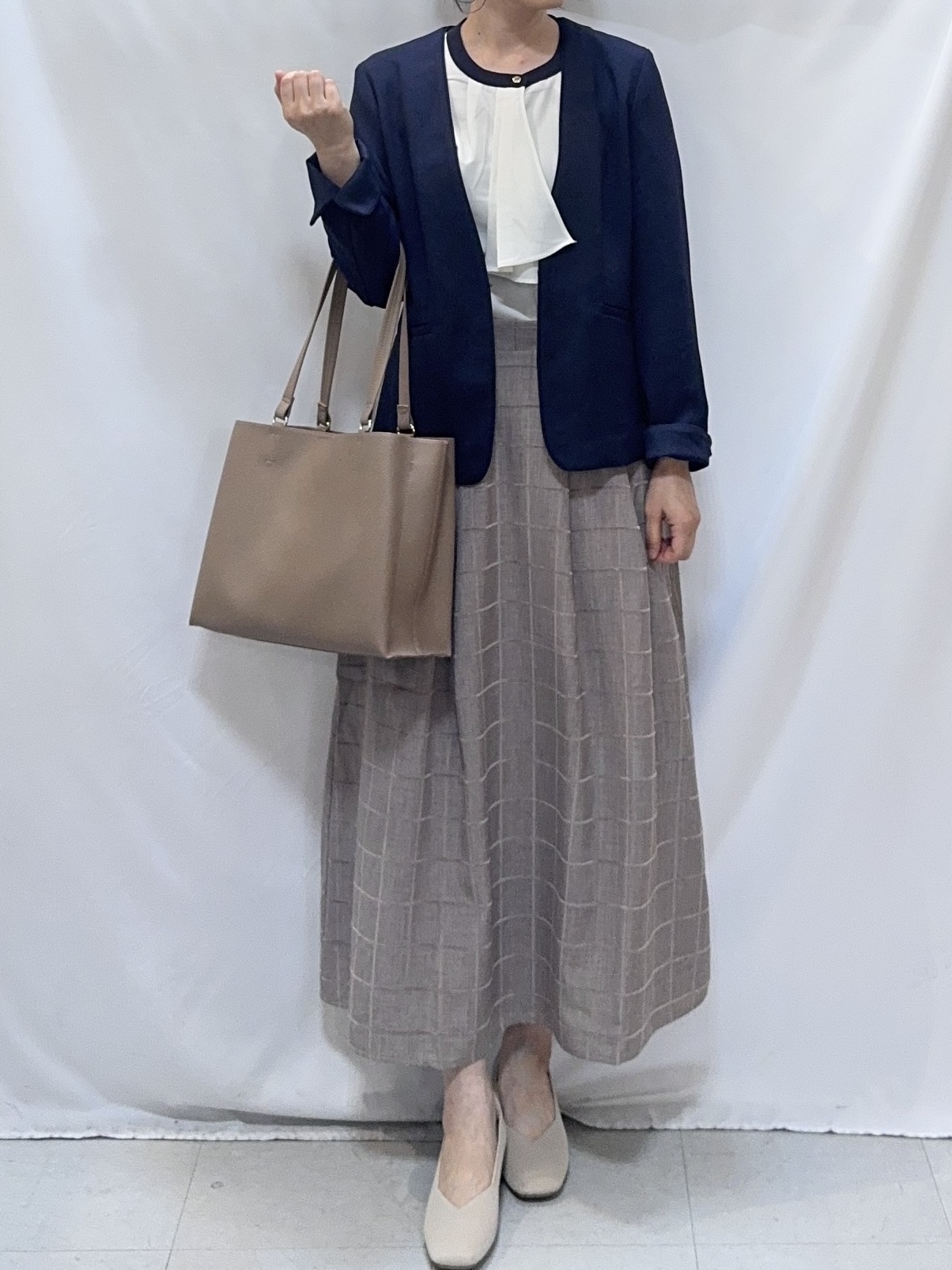 𝐇𝐢𝐫𝐨𝐦𝐢さんの「SHOO･LA･RUE｜【セットアップ可/通勤/洗濯機可/SS-LL】女性らしく決まる カラーレスジャケット」を使ったコーディネート