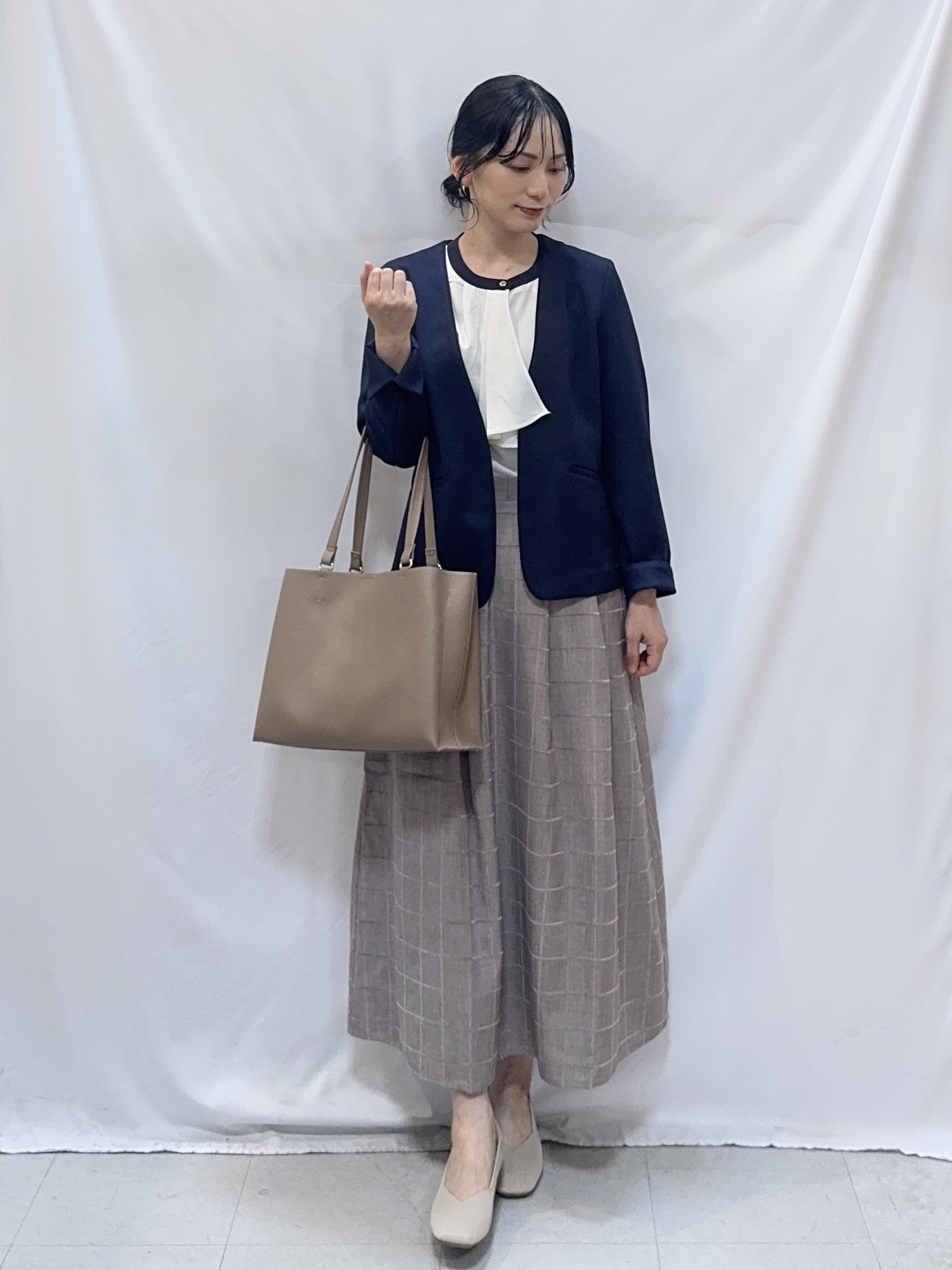 𝐇𝐢𝐫𝐨𝐦𝐢さんの「SHOO･LA･RUE｜【セットアップ可/通勤/洗濯機可/SS-LL】女性らしく決まる カラーレスジャケット」を使ったコーディネート