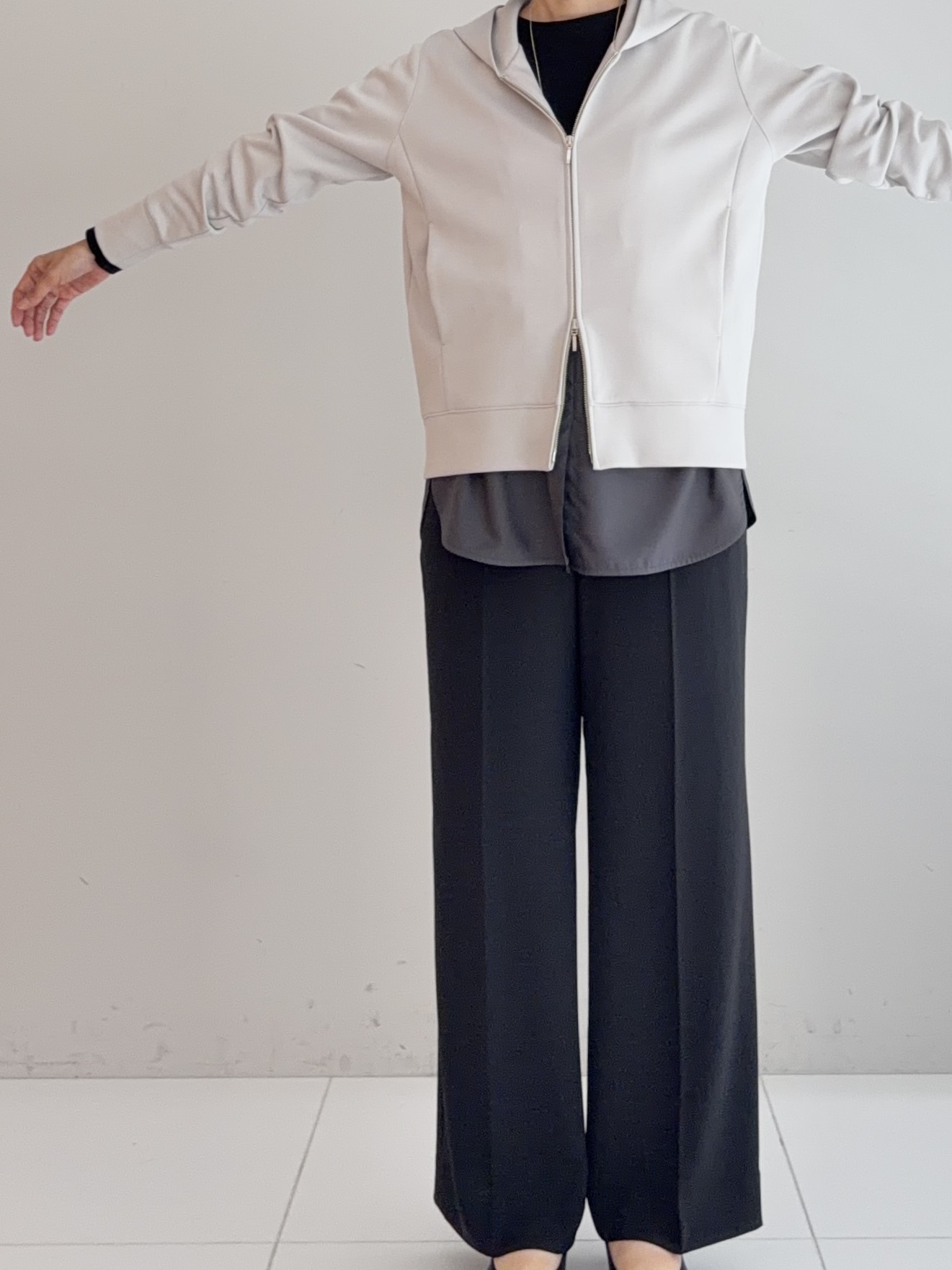 murayamaさんの「INDIVI｜【接触冷感/UVケア/着る日傘】ワイドストレートパンツ」を使ったコーディネート