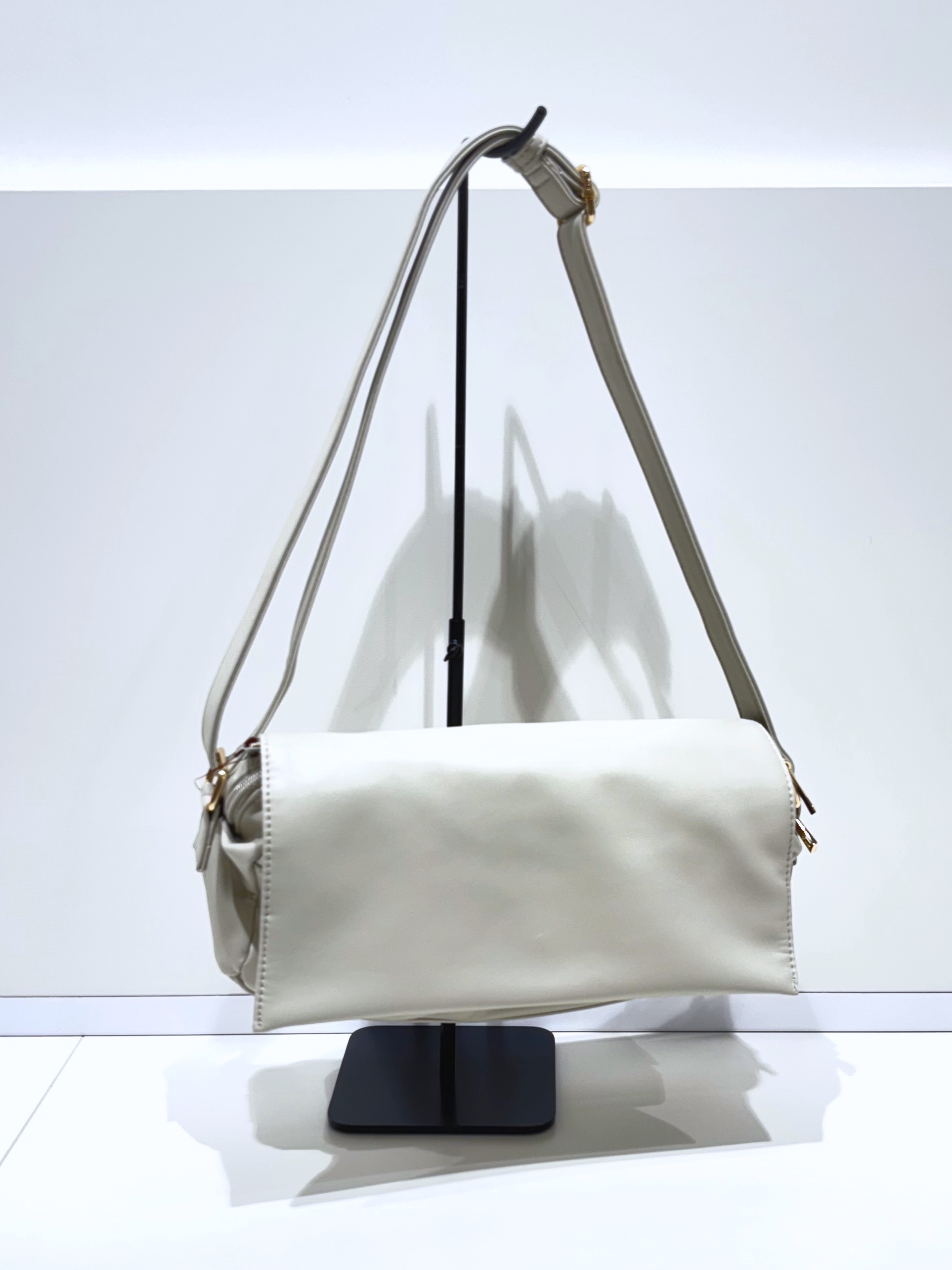 miさんの「grove｜アソートプリーツスカーフ」を使ったコーディネート