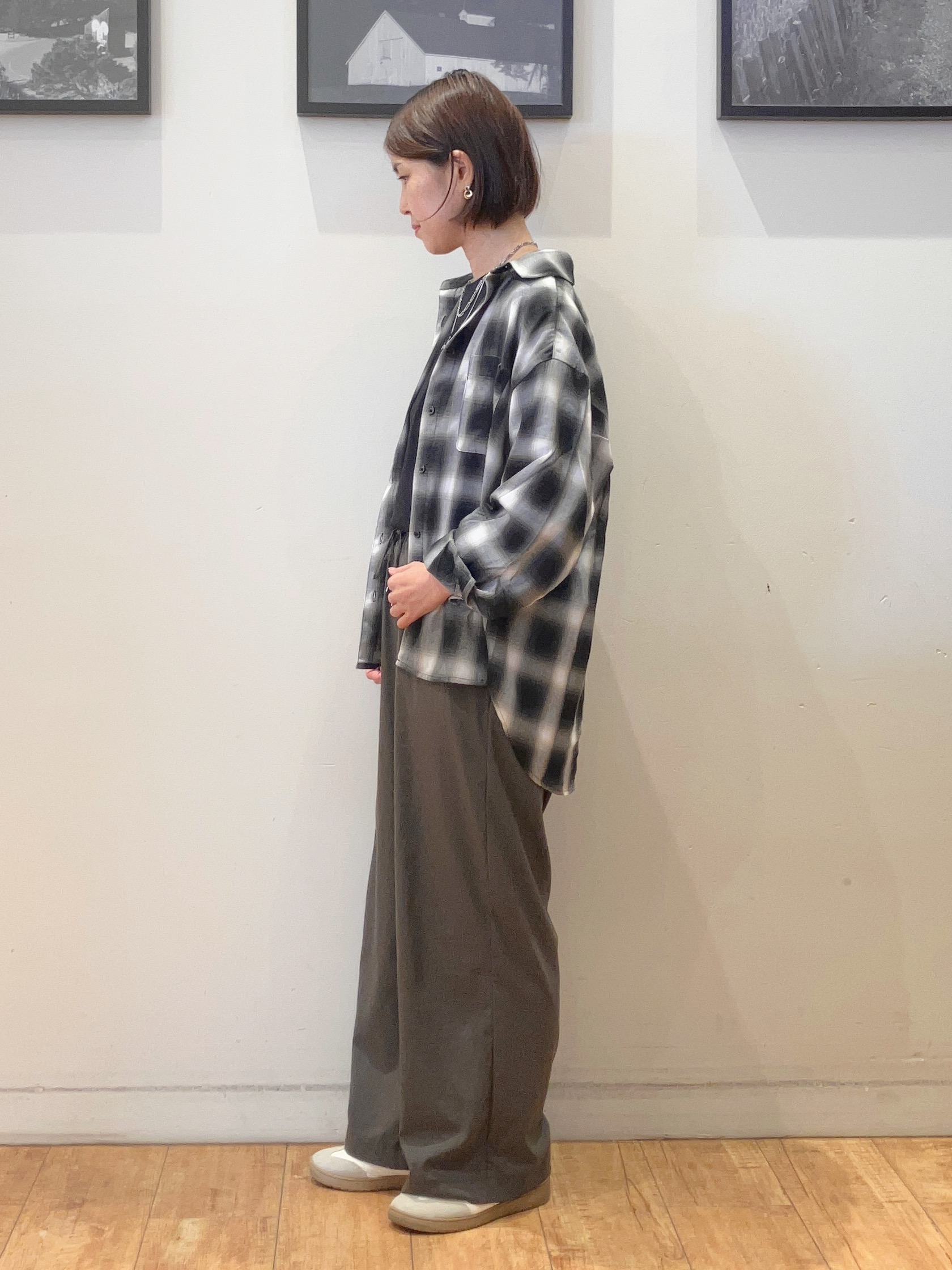momoharuさんの「SHOO･LA･RUE｜【洗濯後しわになりにくい/S-LL】選べる6パターン 羽織としても活躍する ベーシックシャツ」を使ったコーディネート